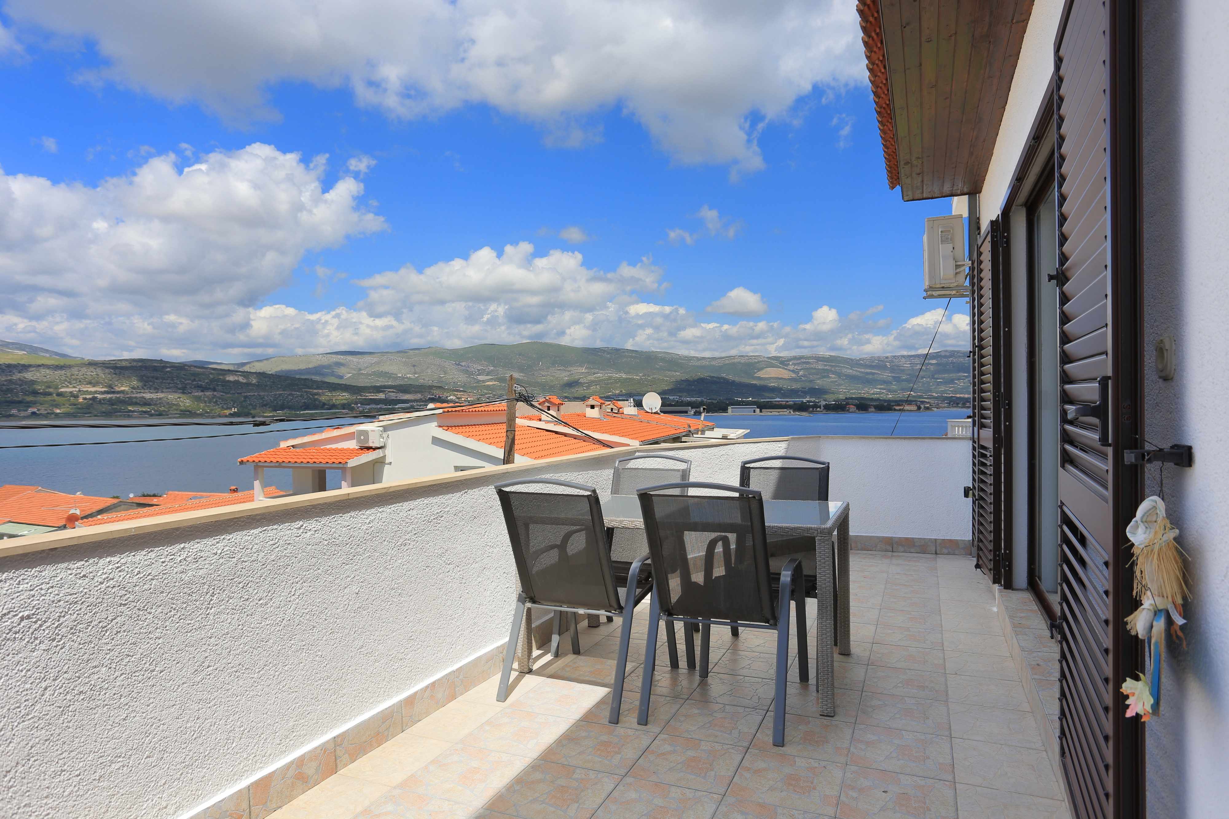 2-Zimmer-Ferienwohnung mit Terrasse und Meerblick Mastrinka, Ciovo A-4