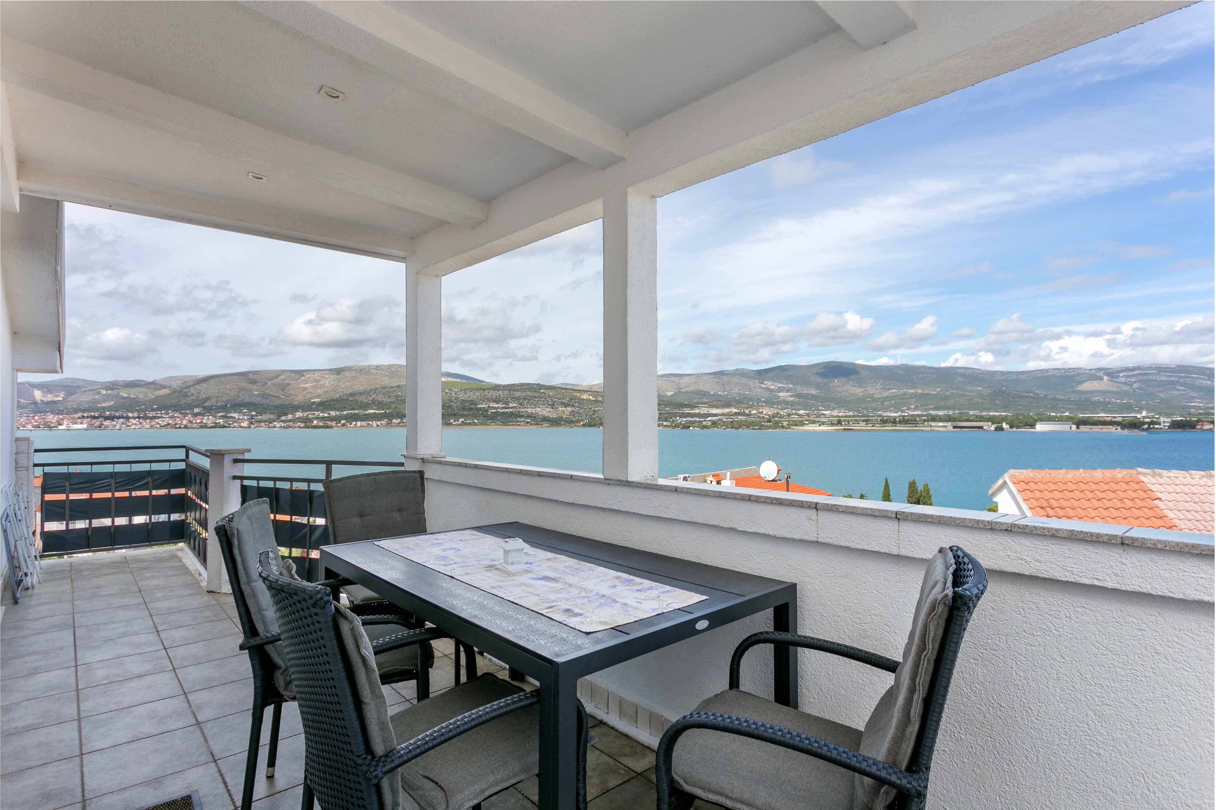 2-Zimmer-Ferienwohnung mit Terrasse und Meerblick Mastrinka, Ciovo A-4