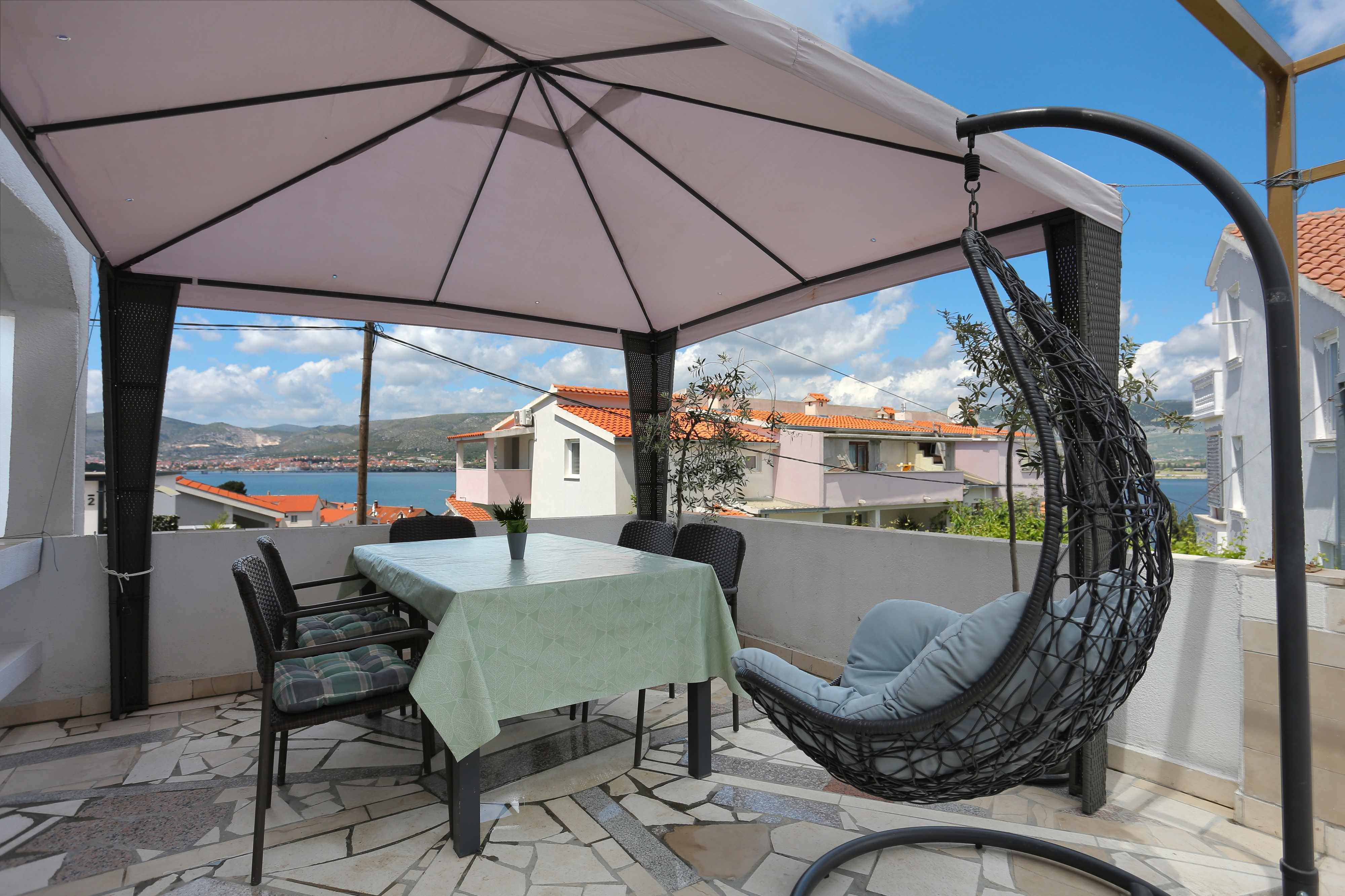 2-Zimmer-Ferienwohnung mit Terrasse und Meerblick Mastrinka, Ciovo A-4