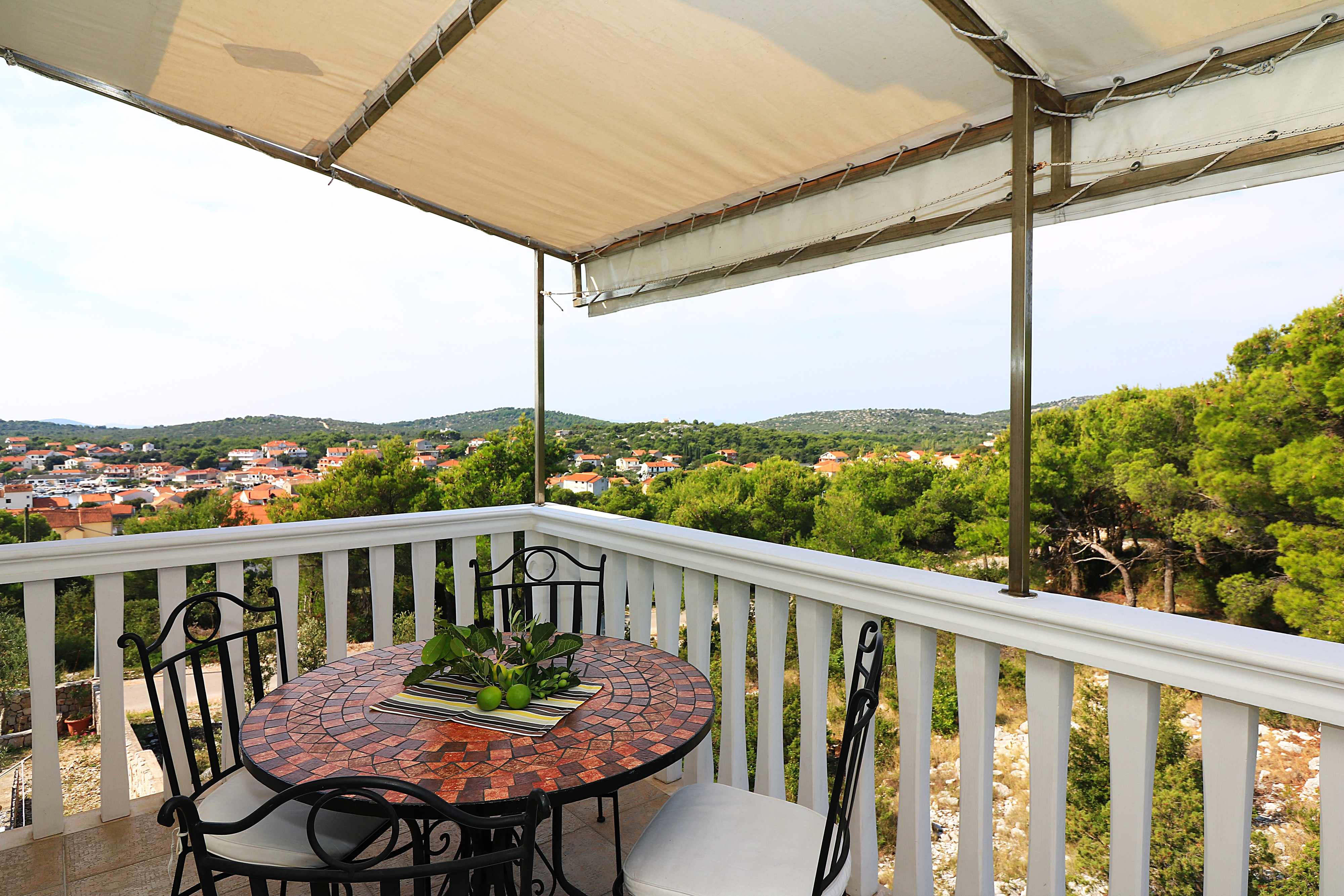 2-Zimmer-Ferienwohnung mit Terrasse und Meerblick Jezera, Murter A-507