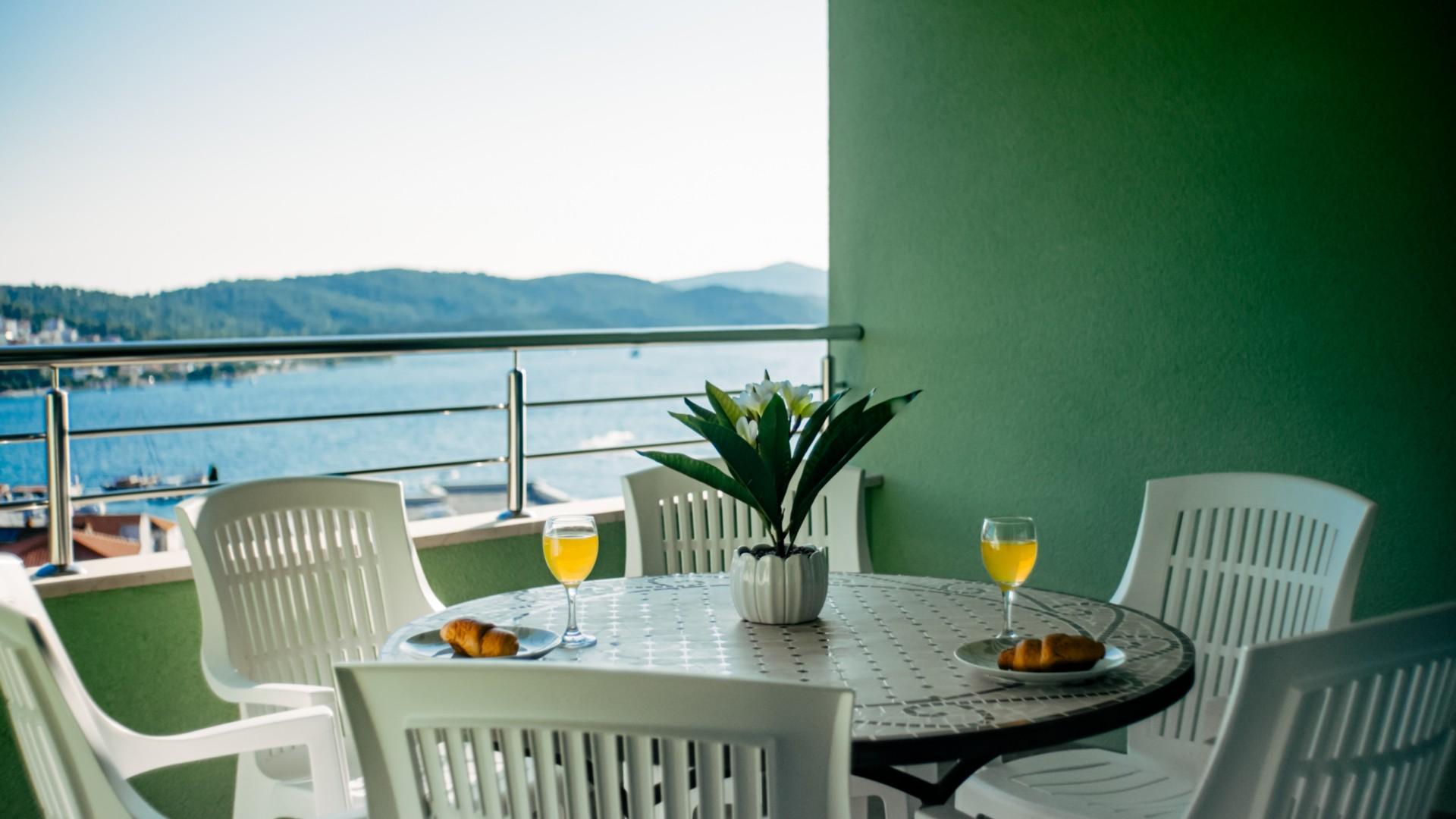 Apartment mit Meerblick und Balkon in Strandnähe