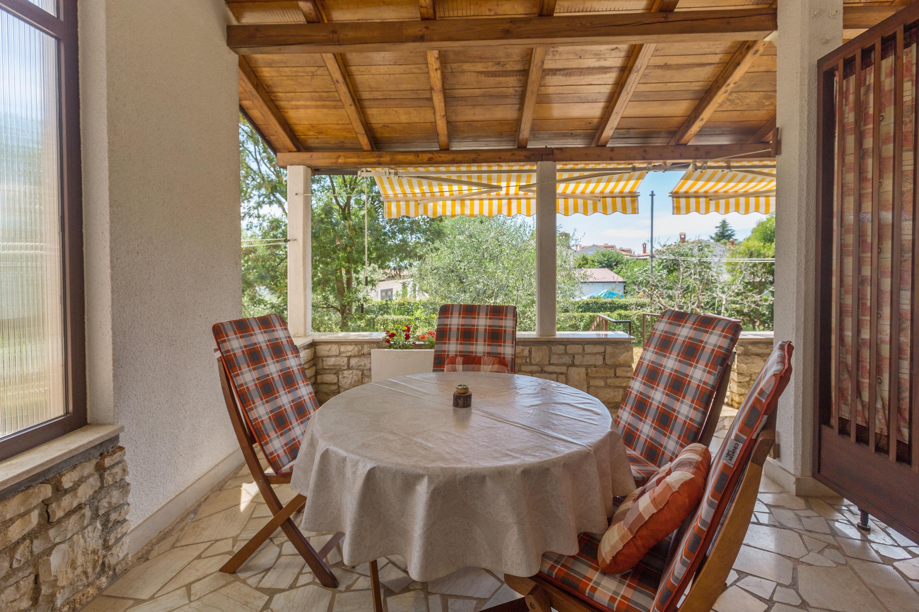 1-Zimmer-Ferienwohnung mit Terrasse Kukci, Porec A-7166-b
