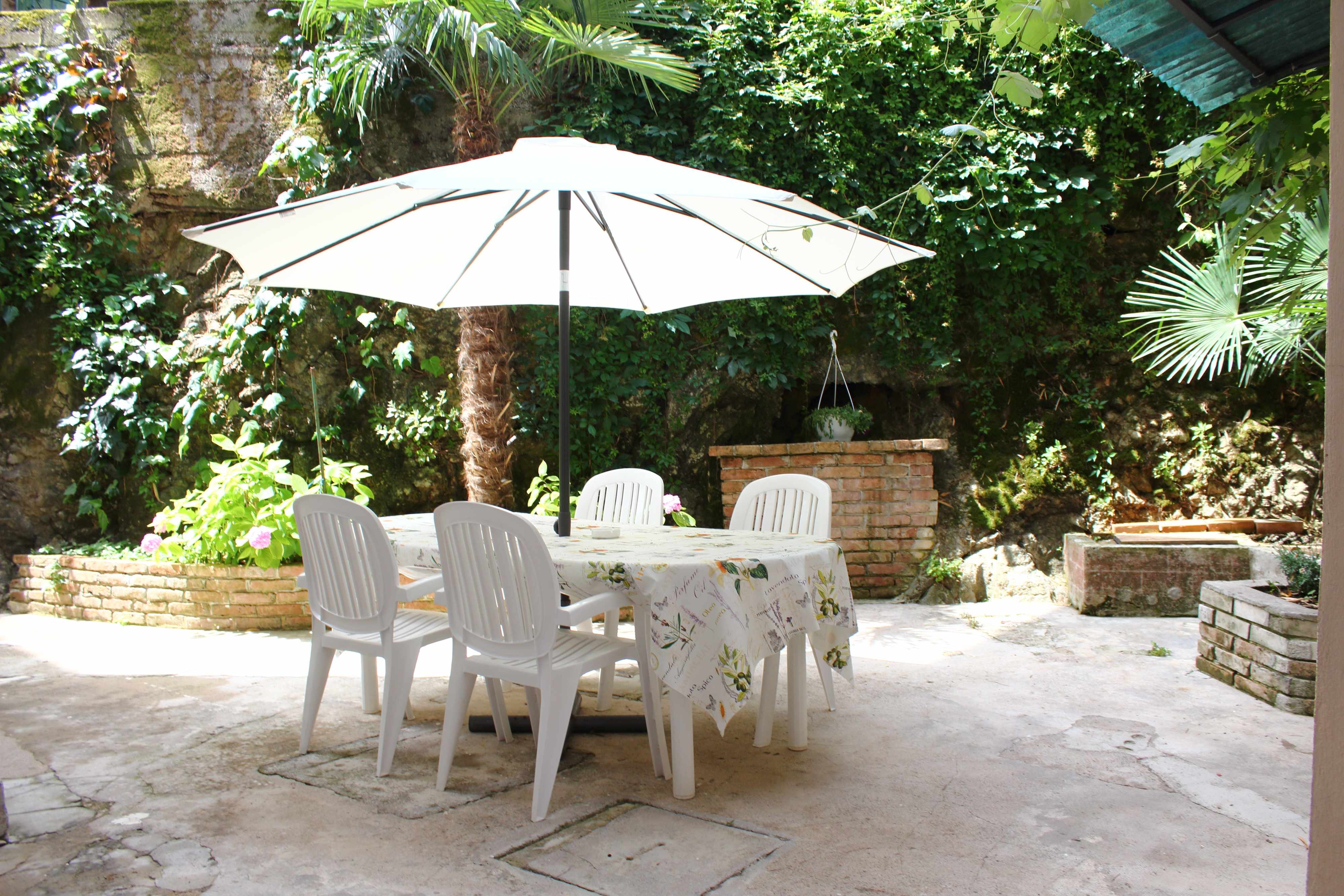 2-Zimmer-Ferienwohnung mit Terrasse Lovran, Opatija A-7856-a