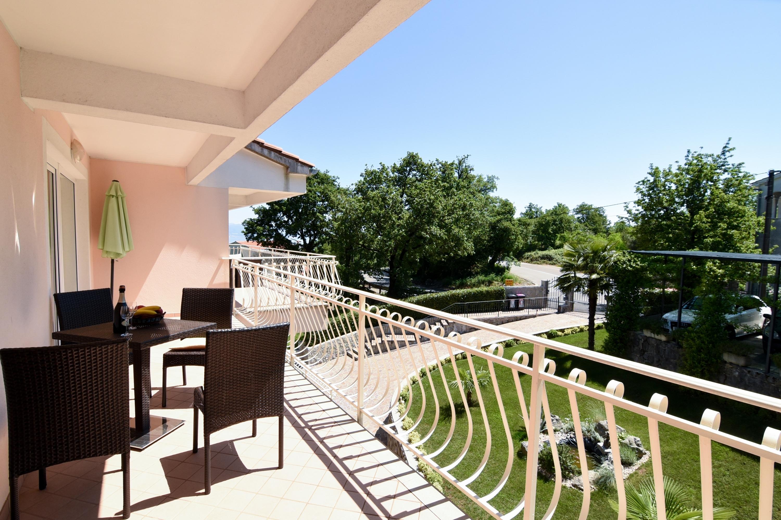 1-Zimmer-Ferienwohnung mit Terrasse Icici, Opatija A-7885-b