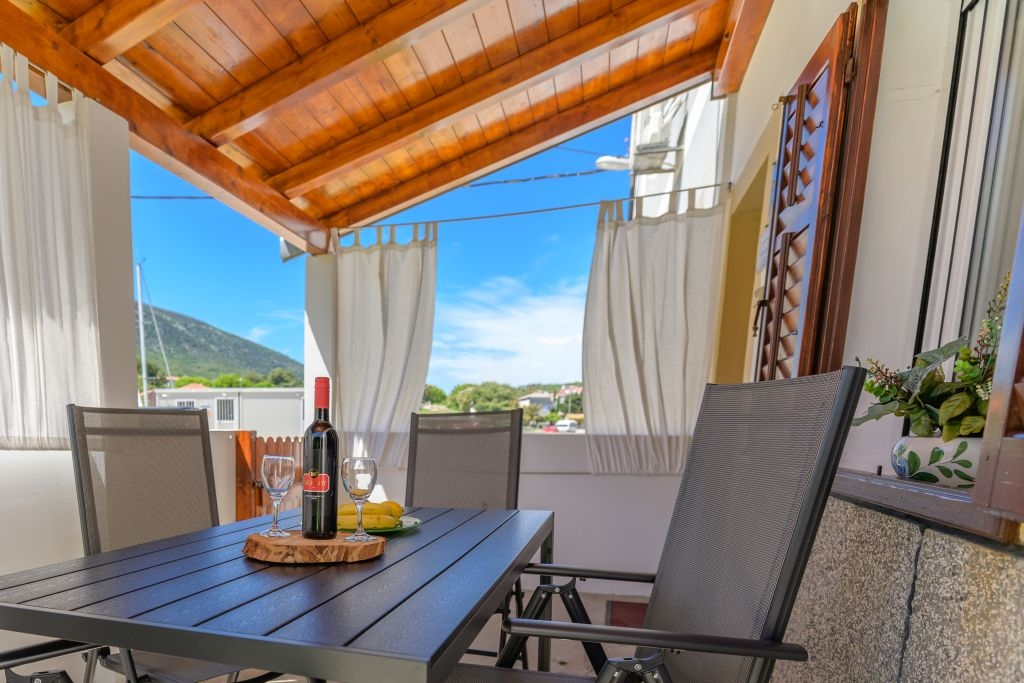 2-Zimmer-Ferienwohnung am Strand Nerezine, Losinj A-7963-a