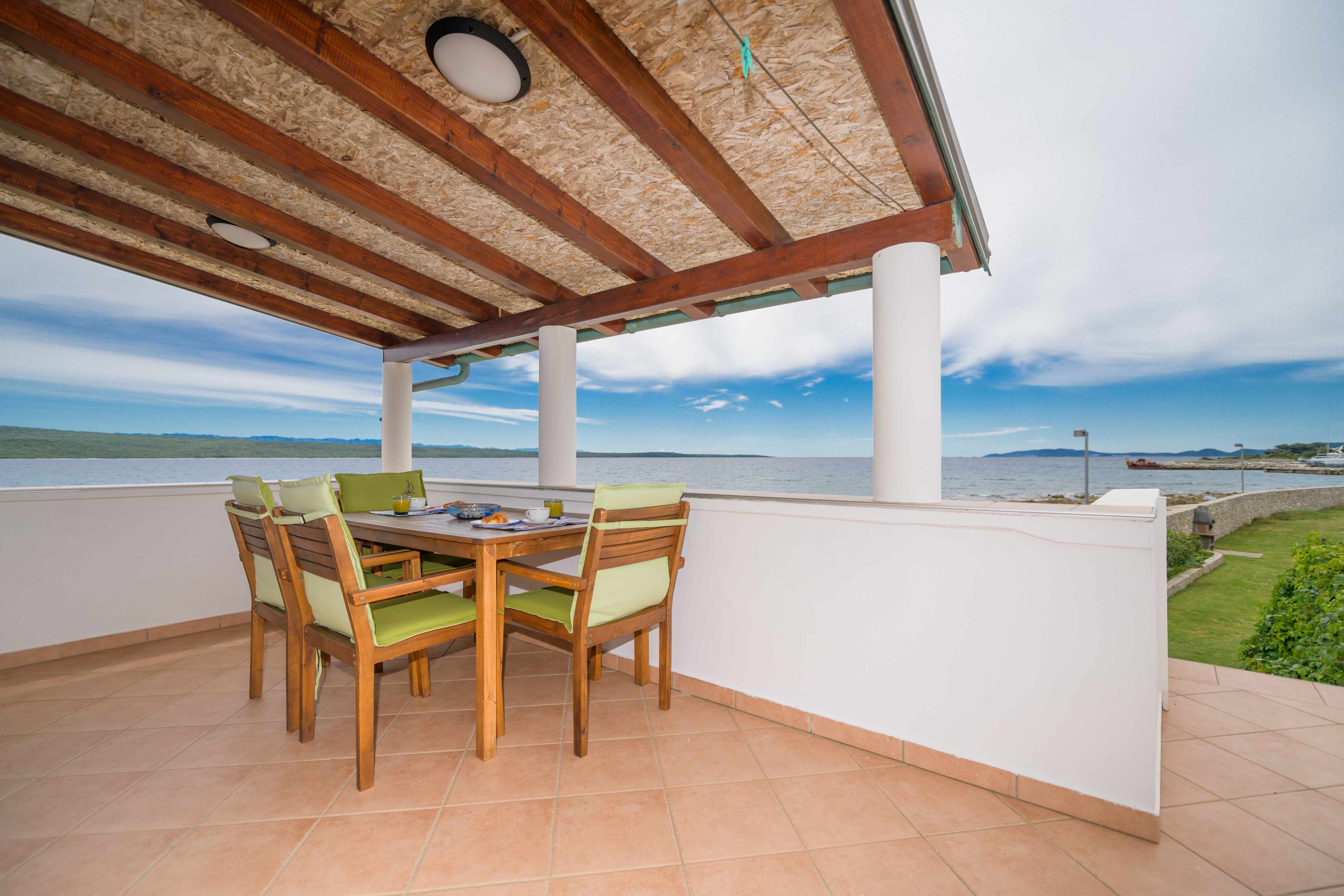 2-Zimmer-Ferienwohnung am Strand Nerezine, Losinj A-7963-c