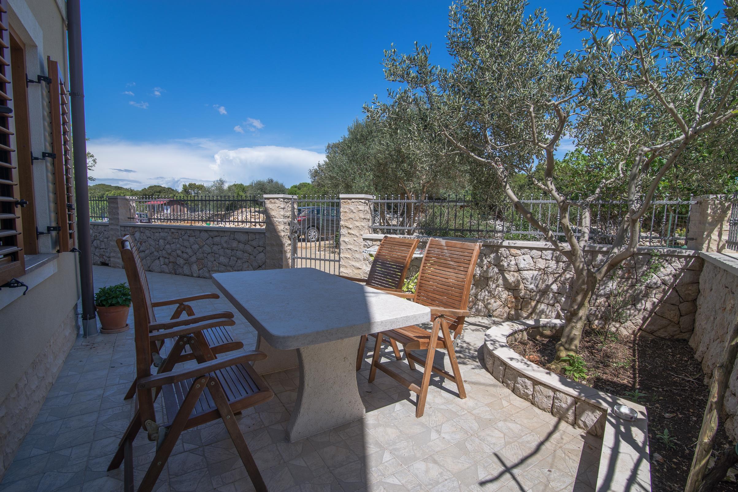 2-Zimmer-Ferienwohnung mit Terrasse Punta kriza, Cres A-8082-a