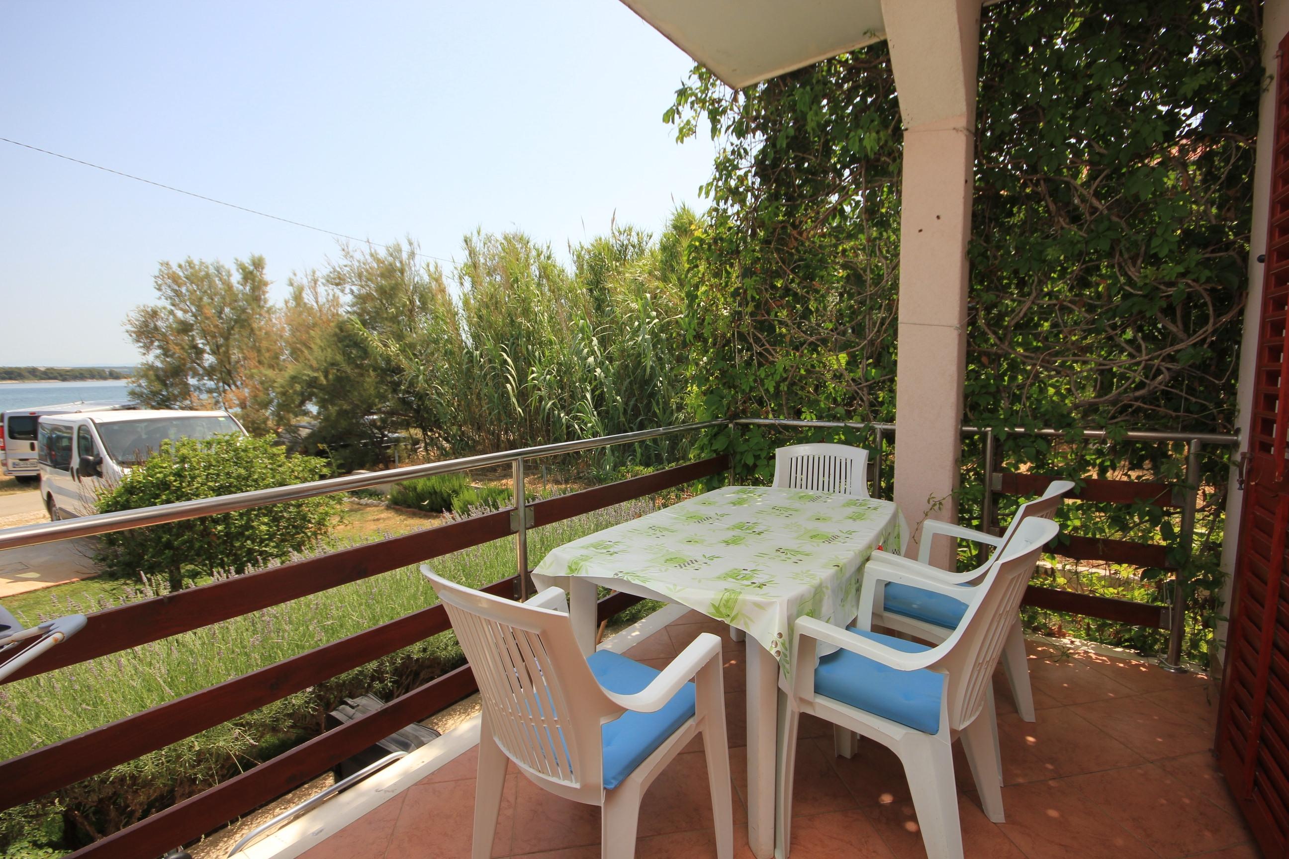 1-Zimmer-Ferienwohnung mit Terrasse und Meerblick Kraj, Pasman A-8247-