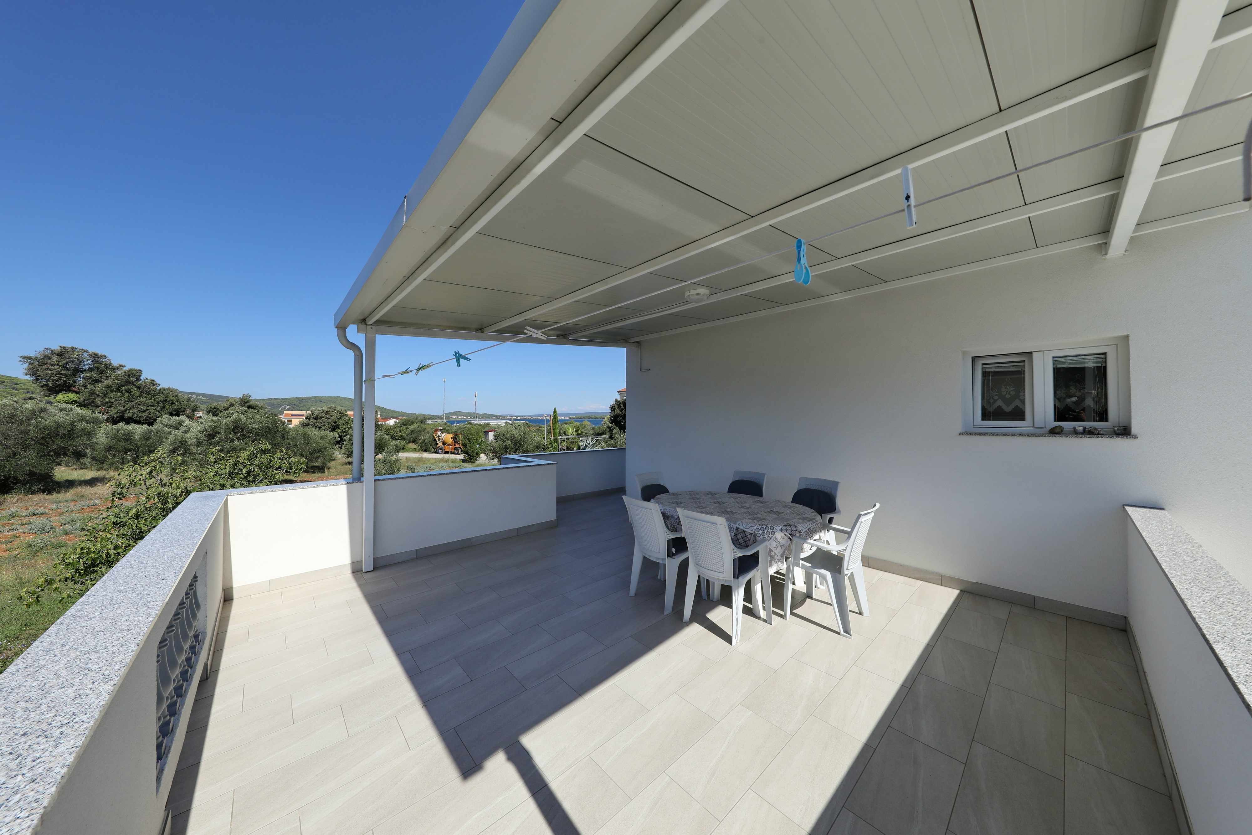 2-Zimmer-Ferienwohnung mit Terrasse und Meerblick Tkon, Pasman A-8302-