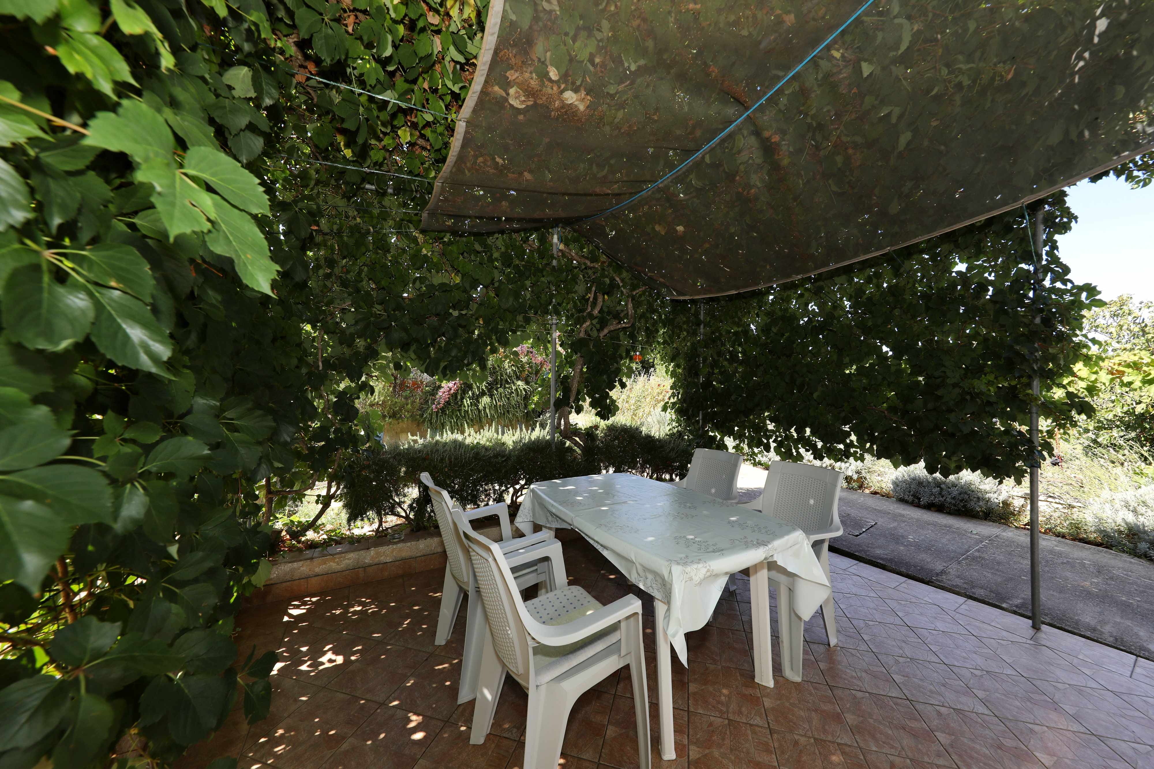 1-Zimmer-Ferienwohnung mit Terrasse Tkon, Pasman A-8302-c