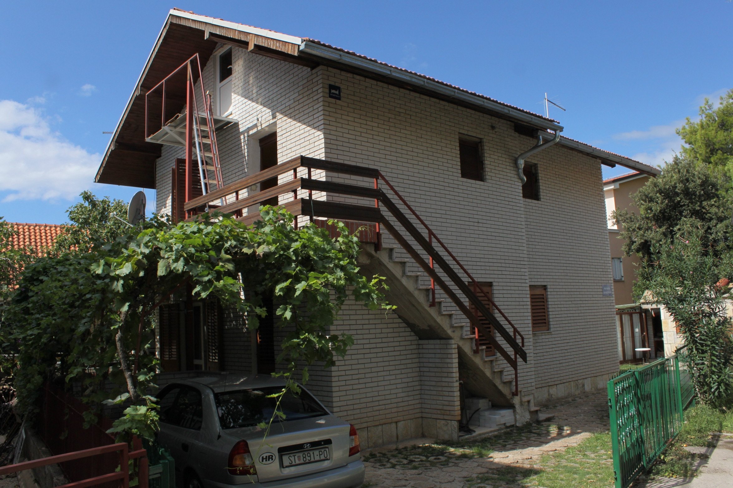 2-Zimmer-Ferienwohnung mit Balkon Zaboric, Sibenik A-8368-a