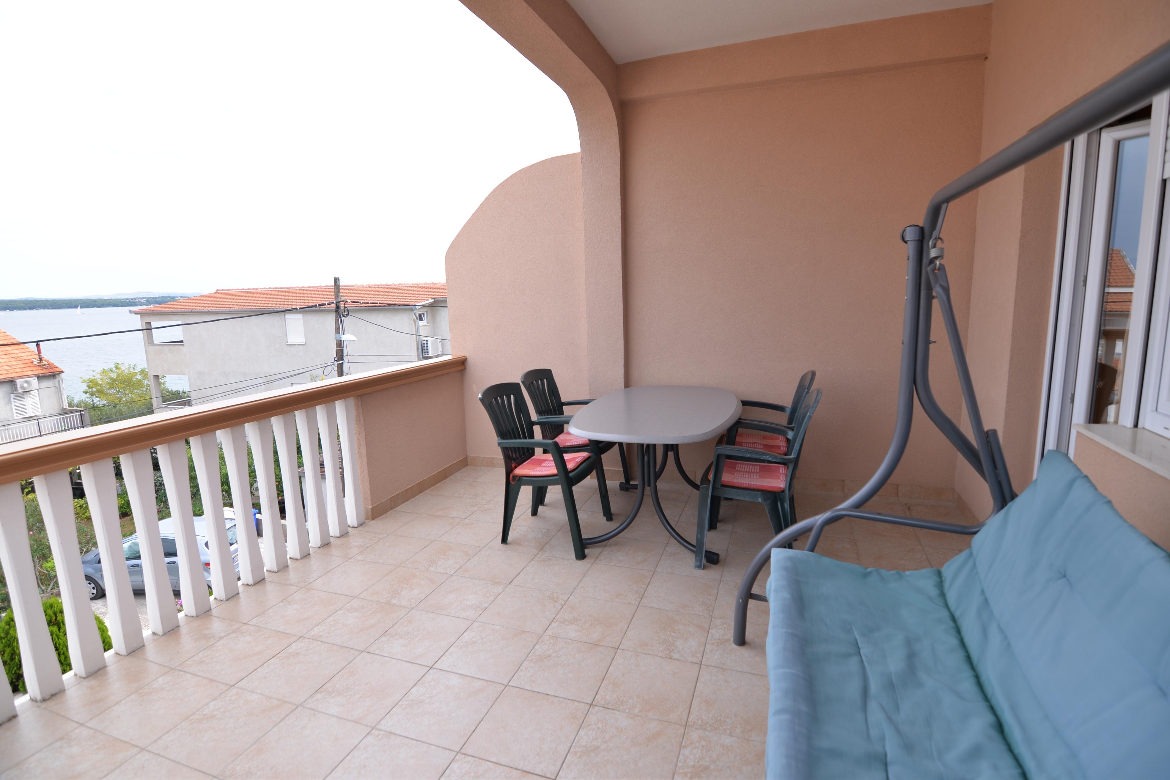 2-Zimmer-Ferienwohnung mit Terrasse und Meerblick Tkon, Pasman A-8455-