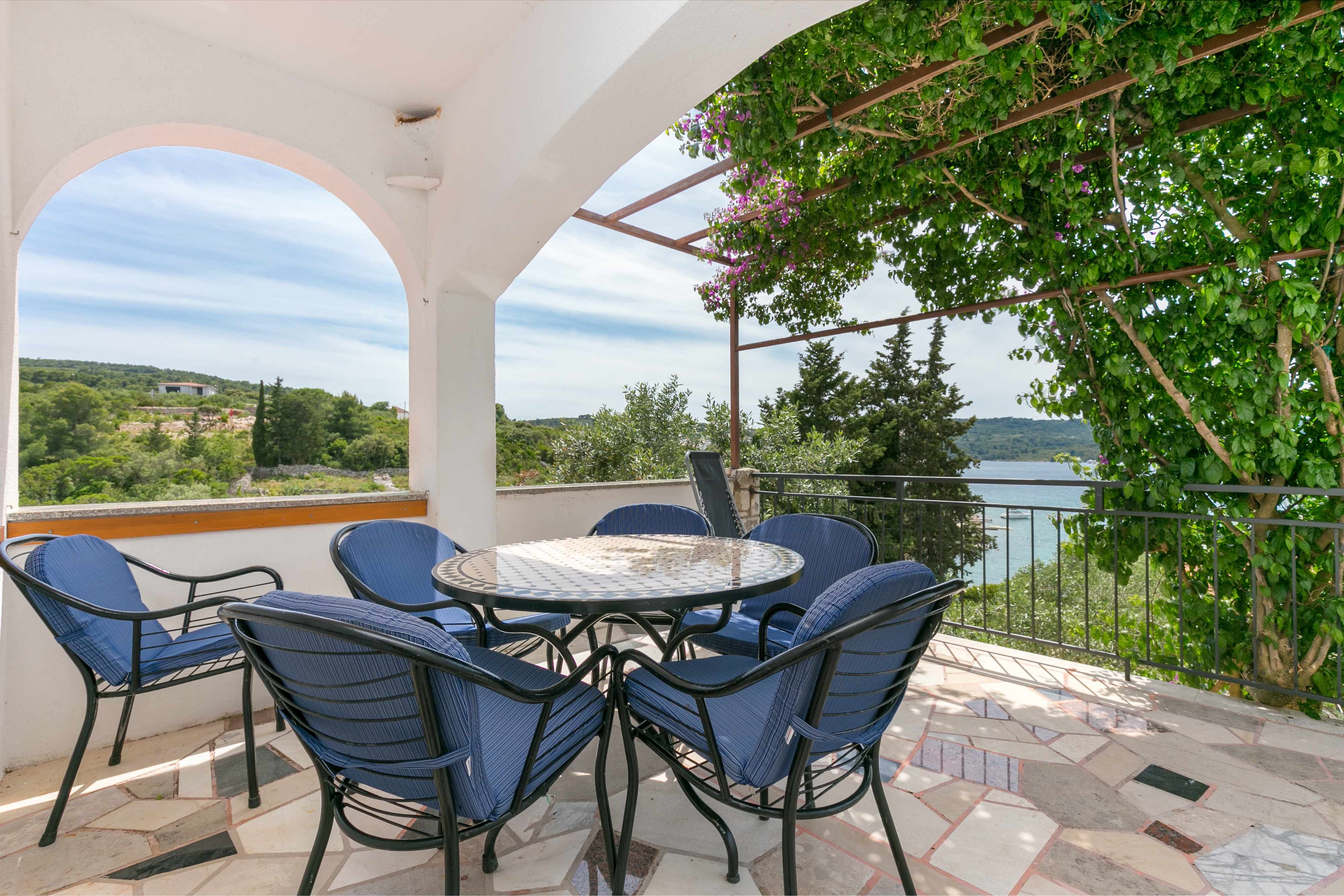 2-Zimmer-Ferienwohnung mit Terrasse und Meerblick Necujam, Solta A-869