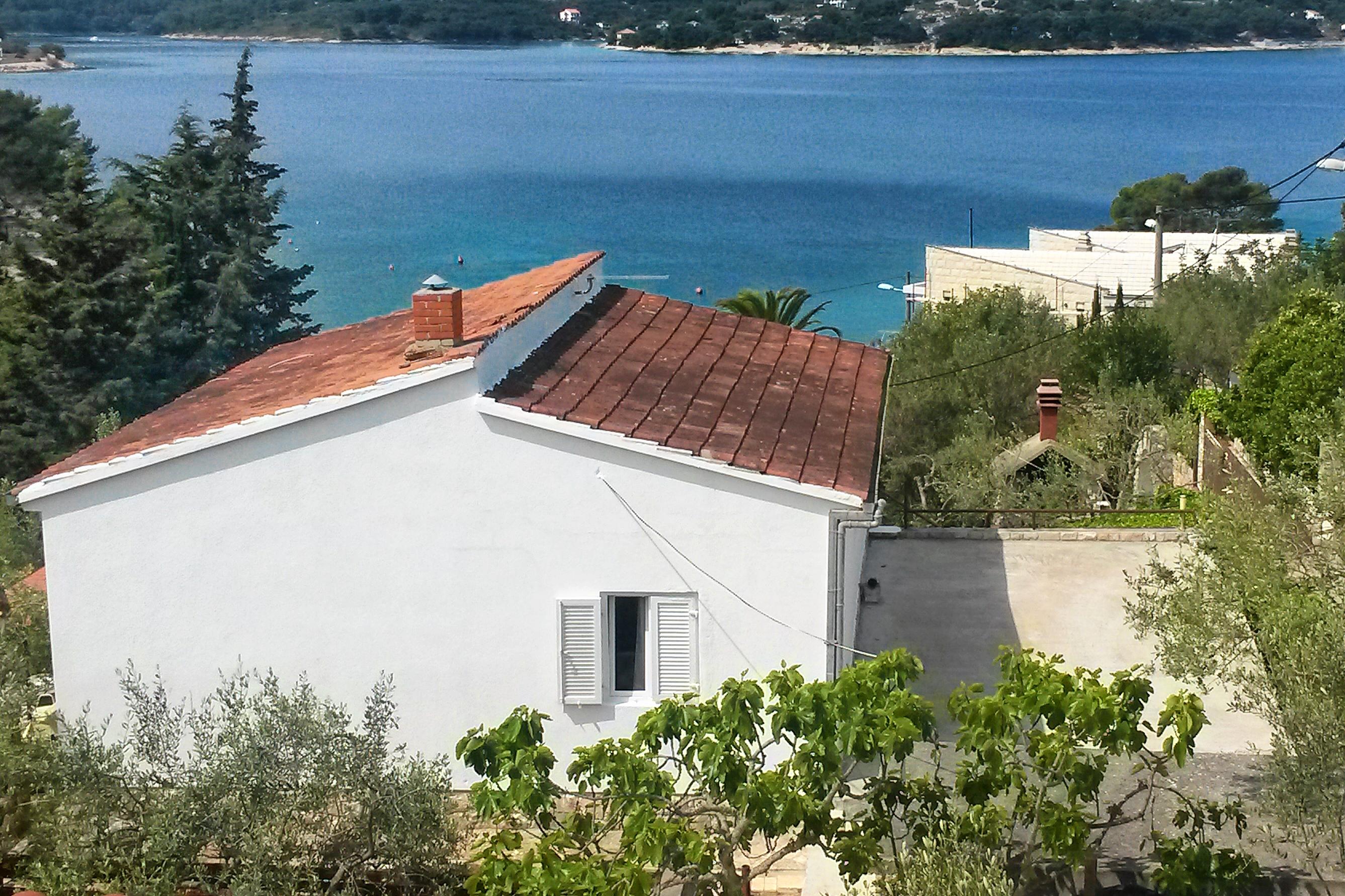 2-Zimmer-Ferienwohnung mit Terrasse und Meerblick Necujam, Solta A-869