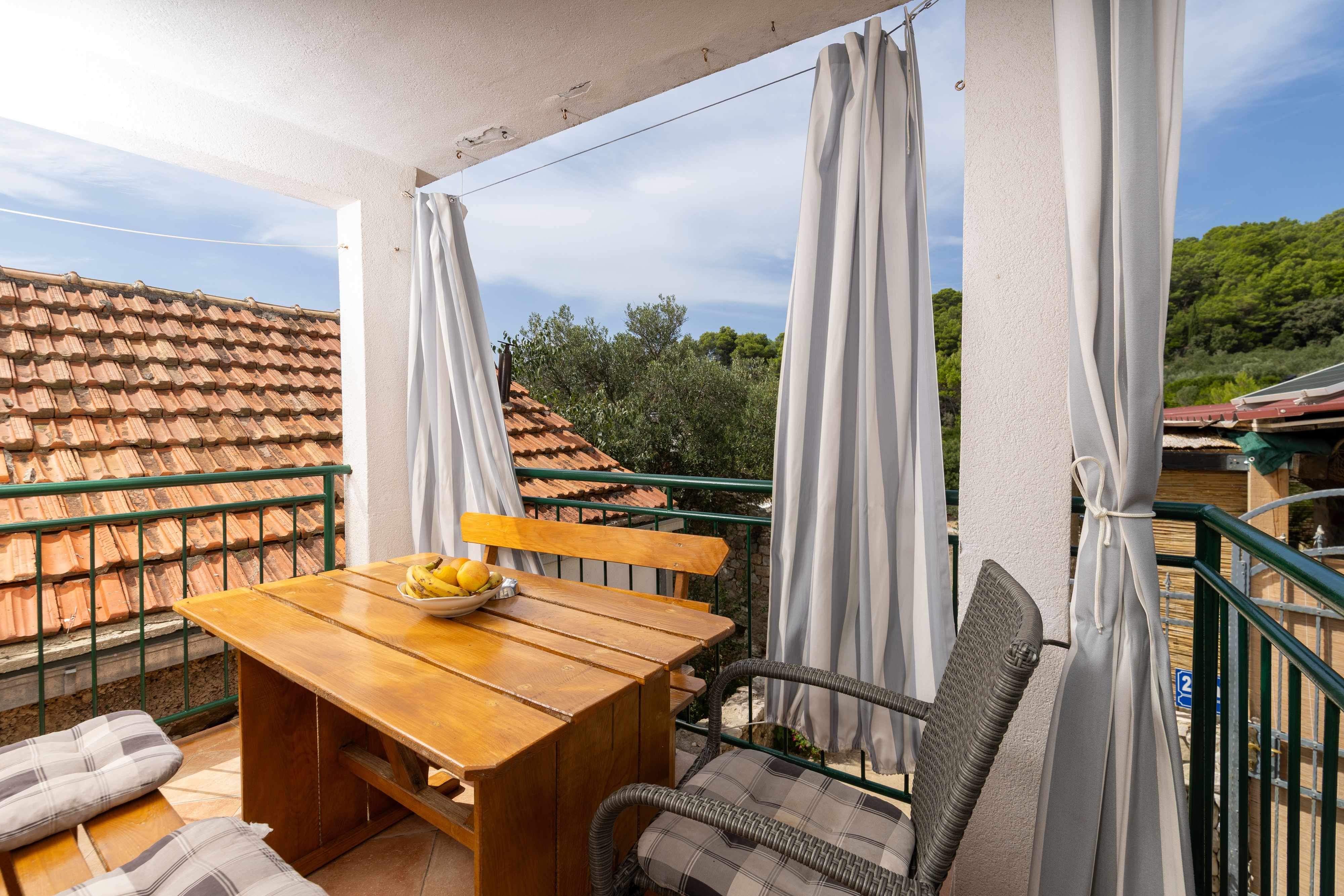 3-Zimmer-Ferienwohnung am Strand Bucht Tvrdni Dolac, Hvar A-8703-b
