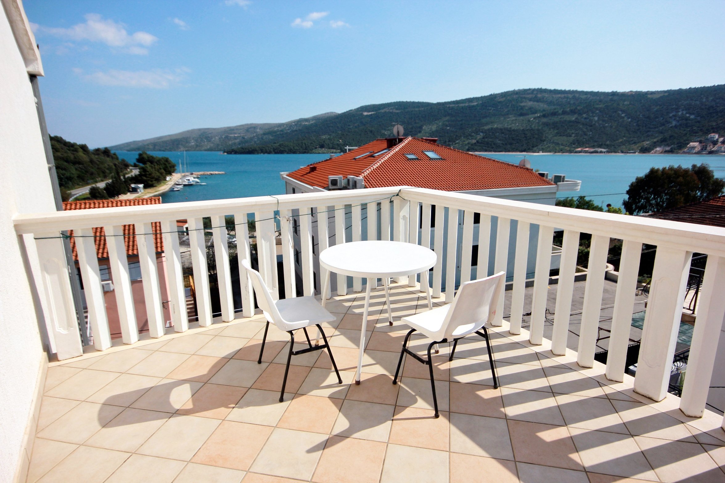 1-Zimmer-Ferienwohnung mit Terrasse und Meerblick Marina, Trogir A-100