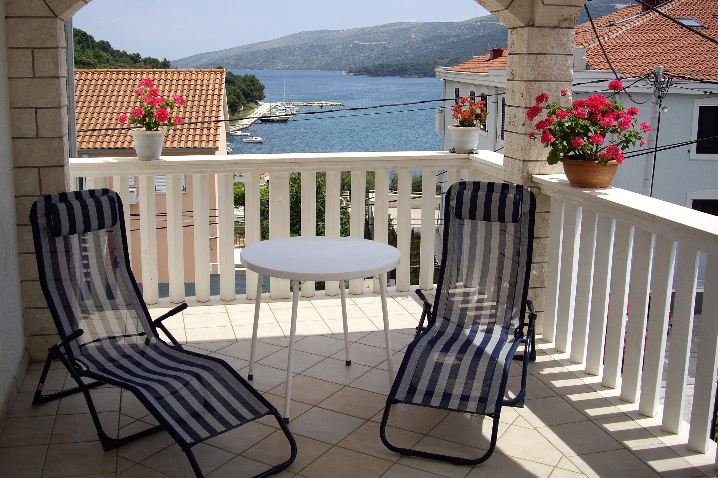 1-Zimmer-Ferienwohnung mit Terrasse und Meerblick Marina, Trogir A-100