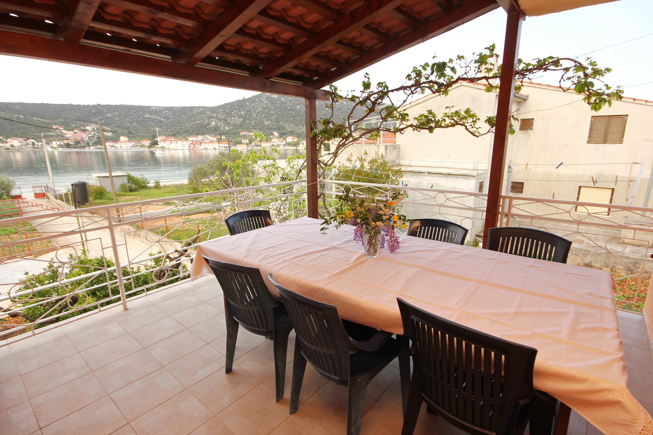 4-Zimmer-Ferienwohnung am Strand Vinisce, Trogir A-10006-a