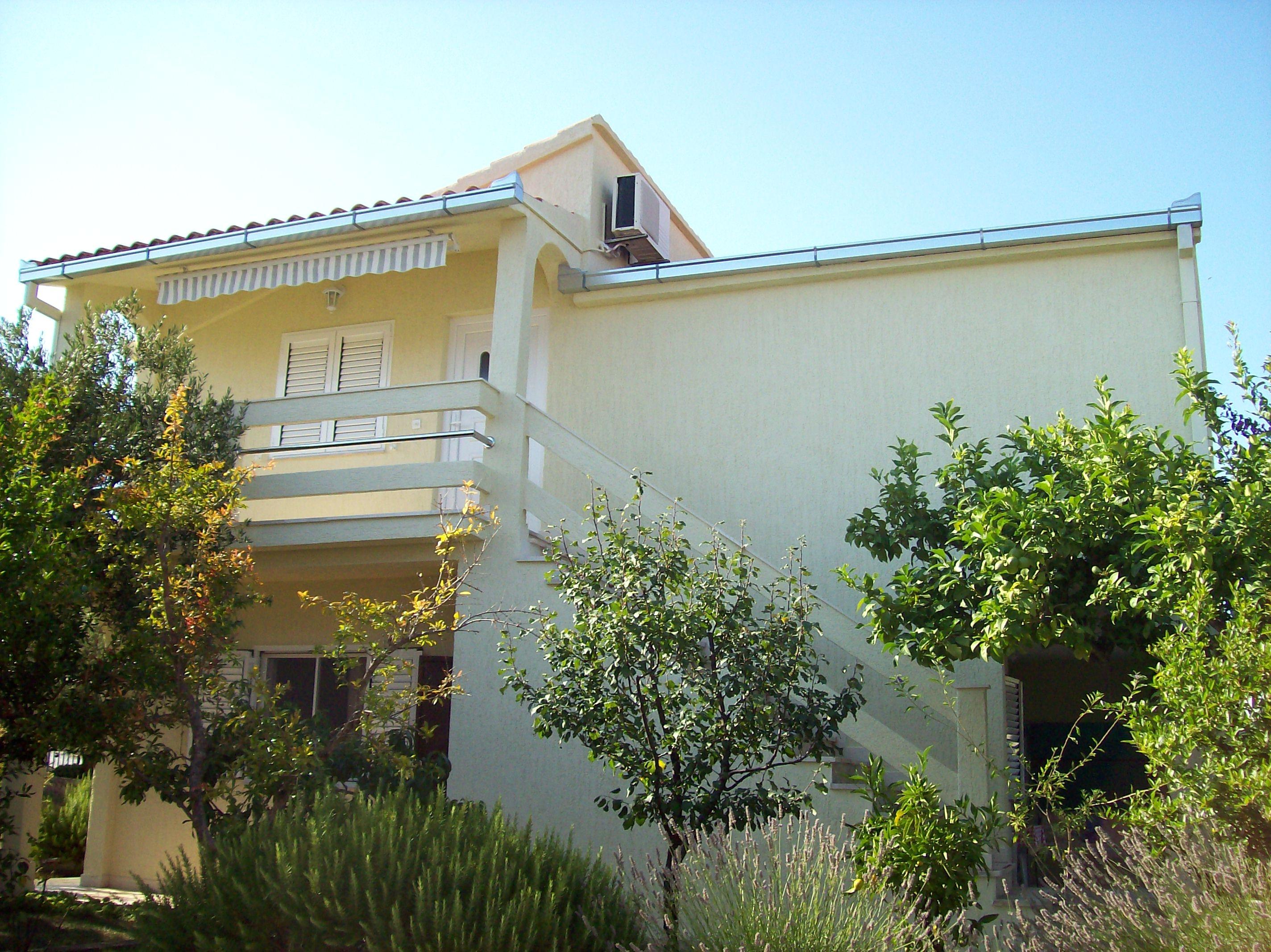 1-Zimmer-Ferienwohnung mit Balkon und Meerblick Sevid, Trogir A-11505-