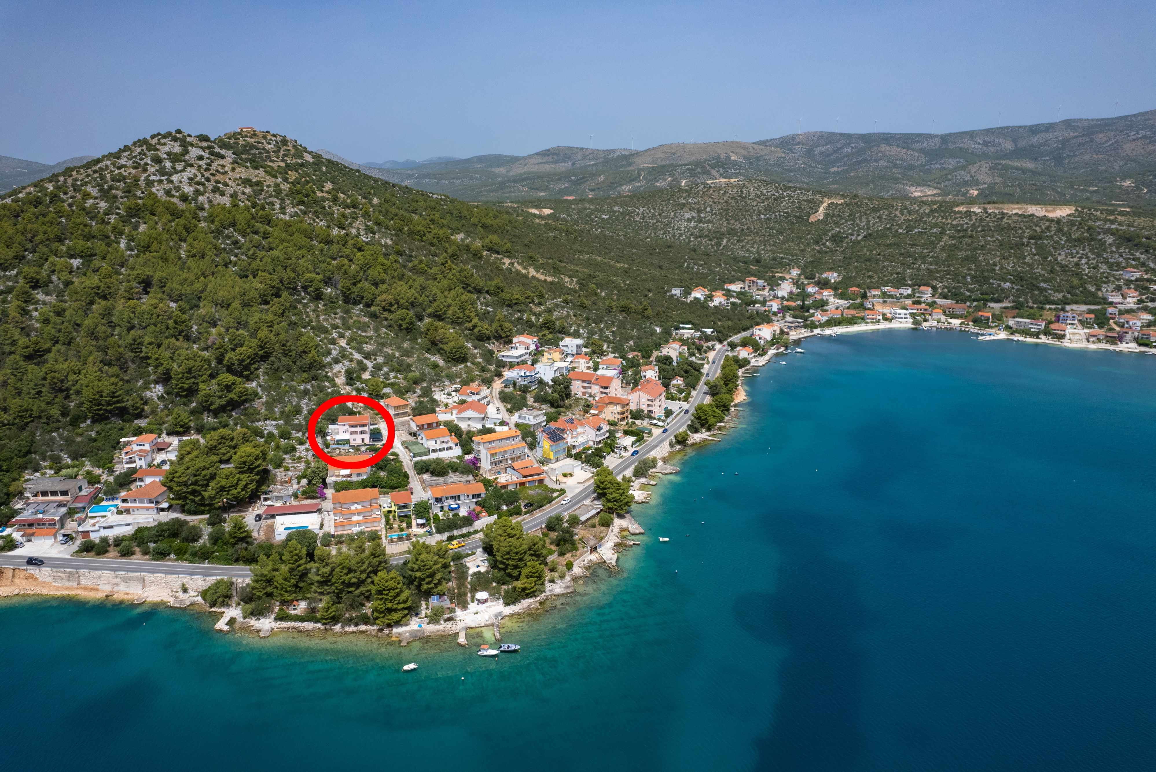 2-Zimmer-Ferienwohnung mit Terrasse und Meerblick Poljica, Trogir A-11