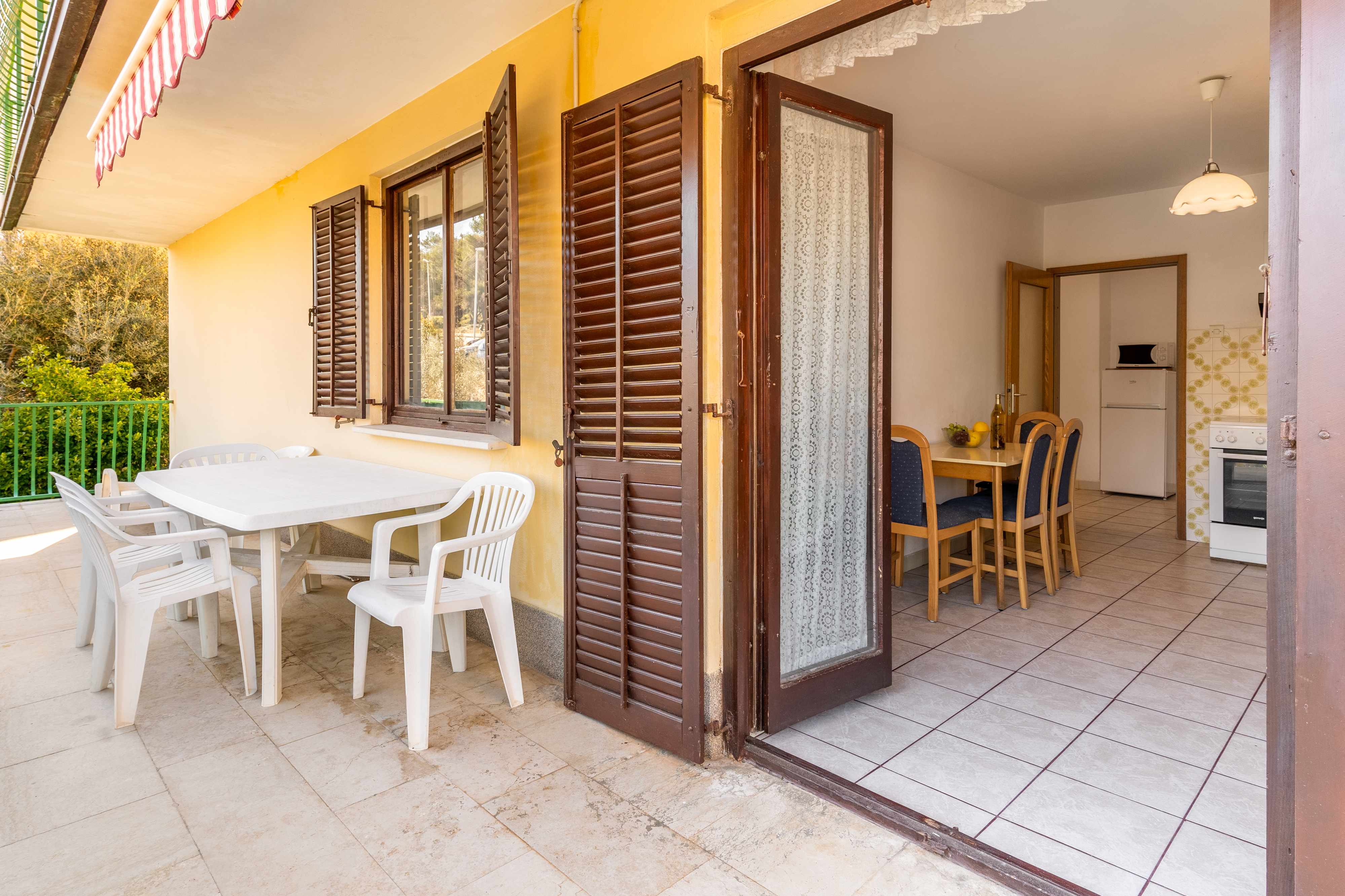 2-Zimmer-Ferienwohnung mit Terrasse Mali Losinj, Losinj A-12551-b