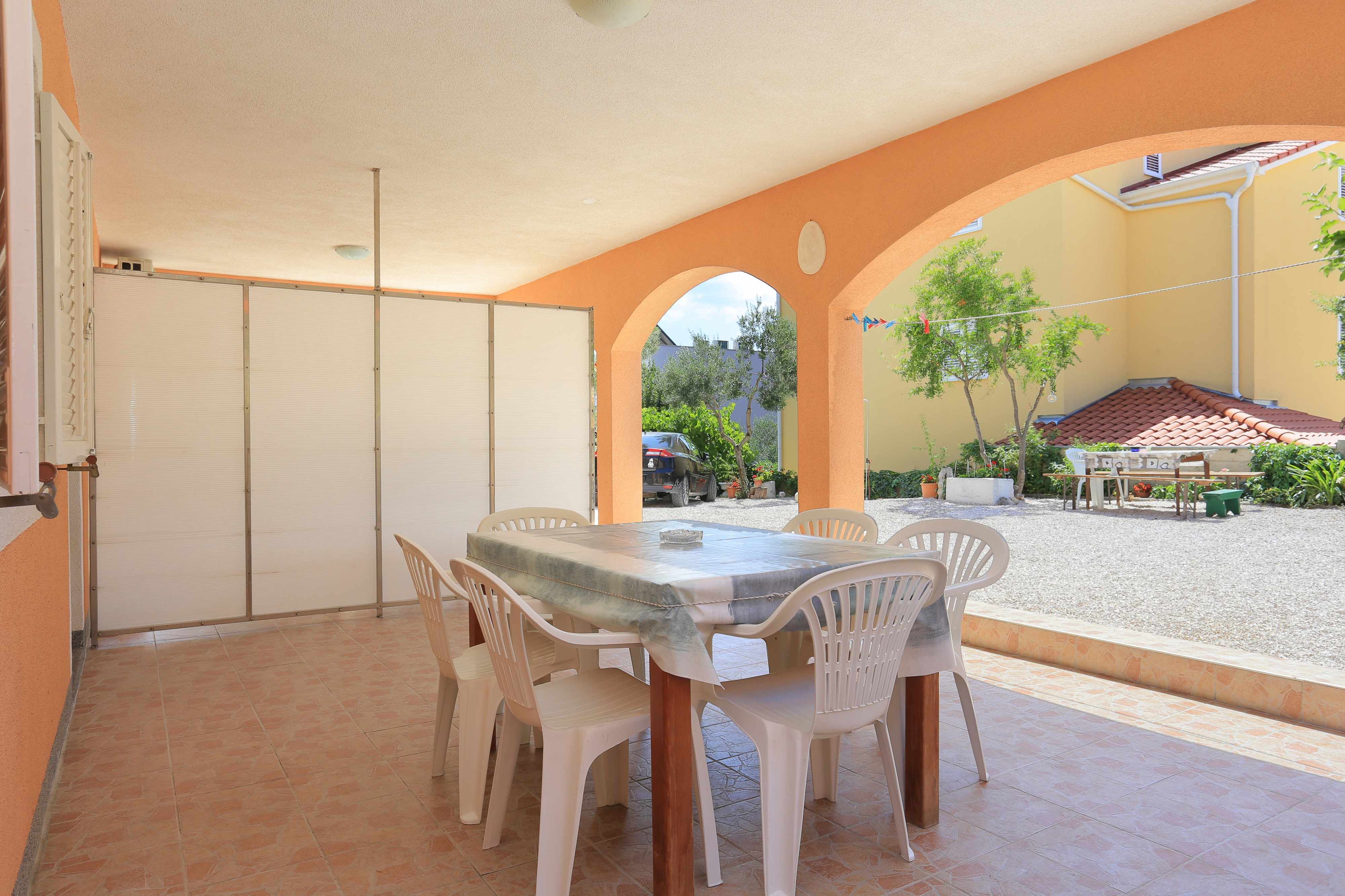 1-Zimmer-Ferienwohnung mit Terrasse Grebastica, Sibenik A-11301-c