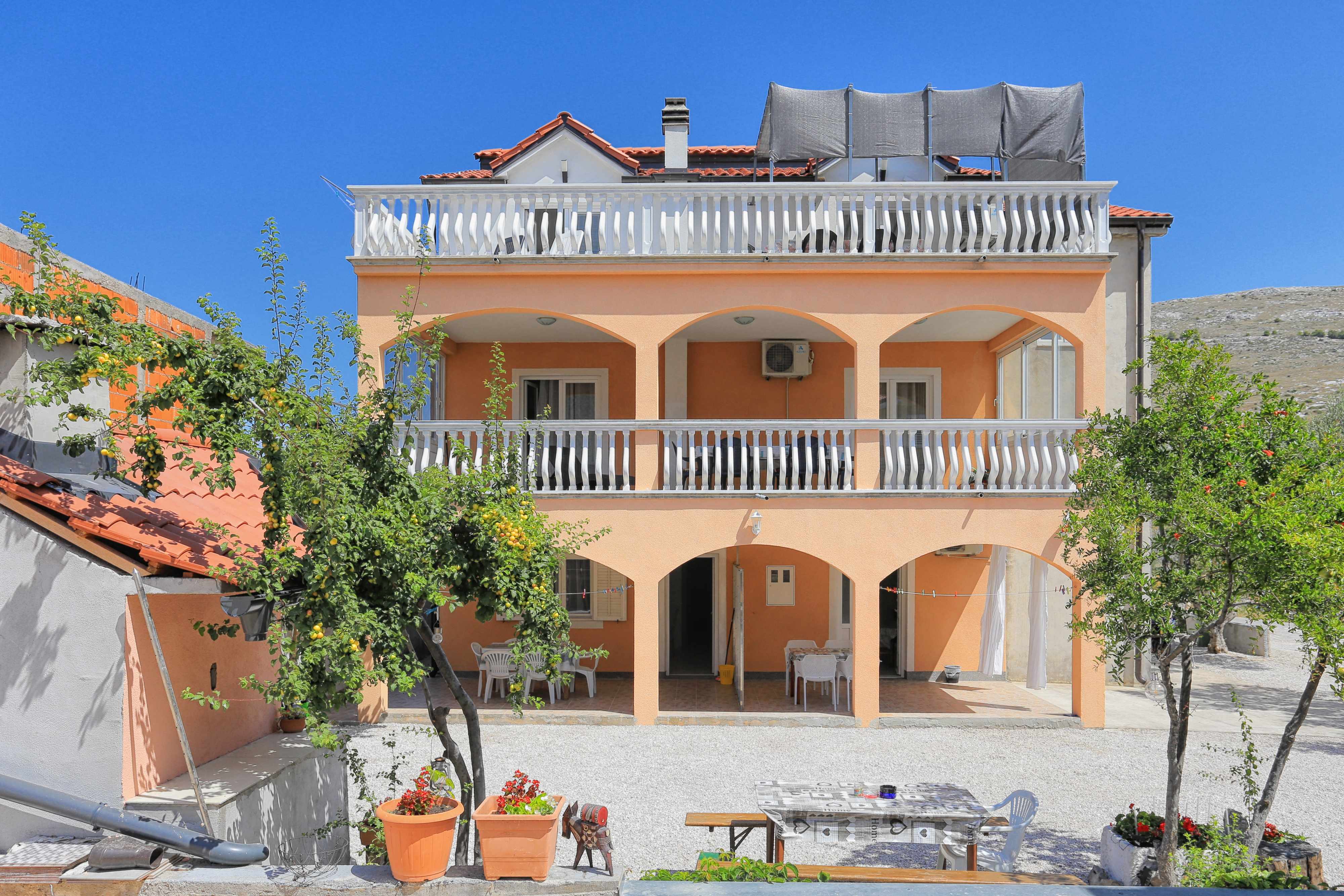 1-Zimmer-Ferienwohnung mit Terrasse Grebastica, Sibenik A-11301-c