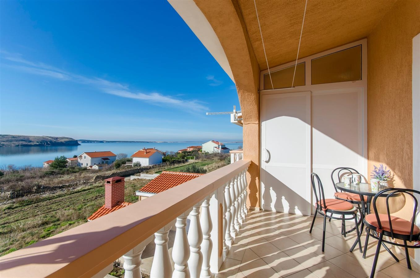 1-Zimmer-Ferienwohnung mit Balkon und Meerblick Rtina - Miocici, Zadar