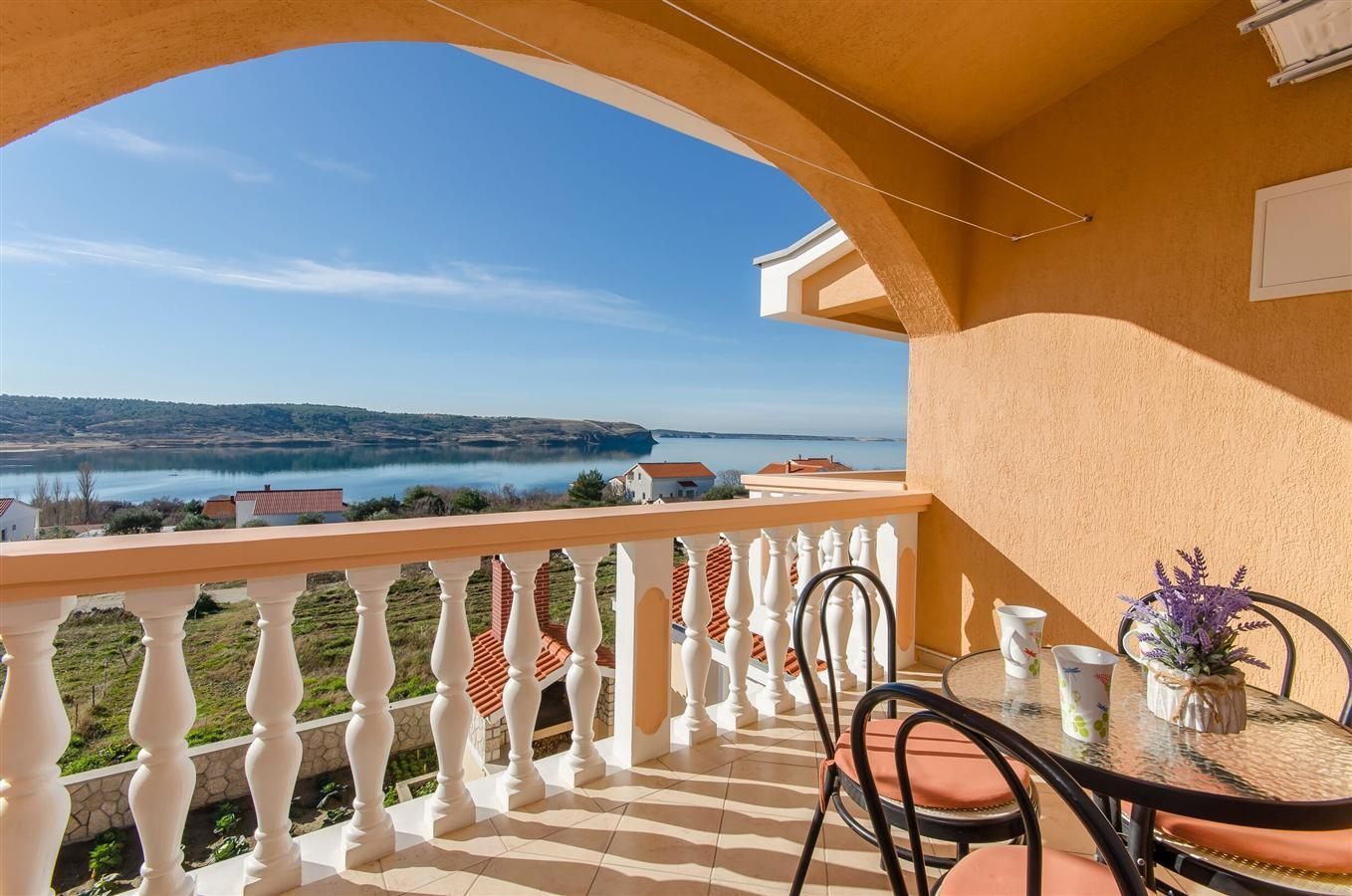 1-Zimmer-Ferienwohnung mit Balkon und Meerblick Rtina - Miocici, Zadar