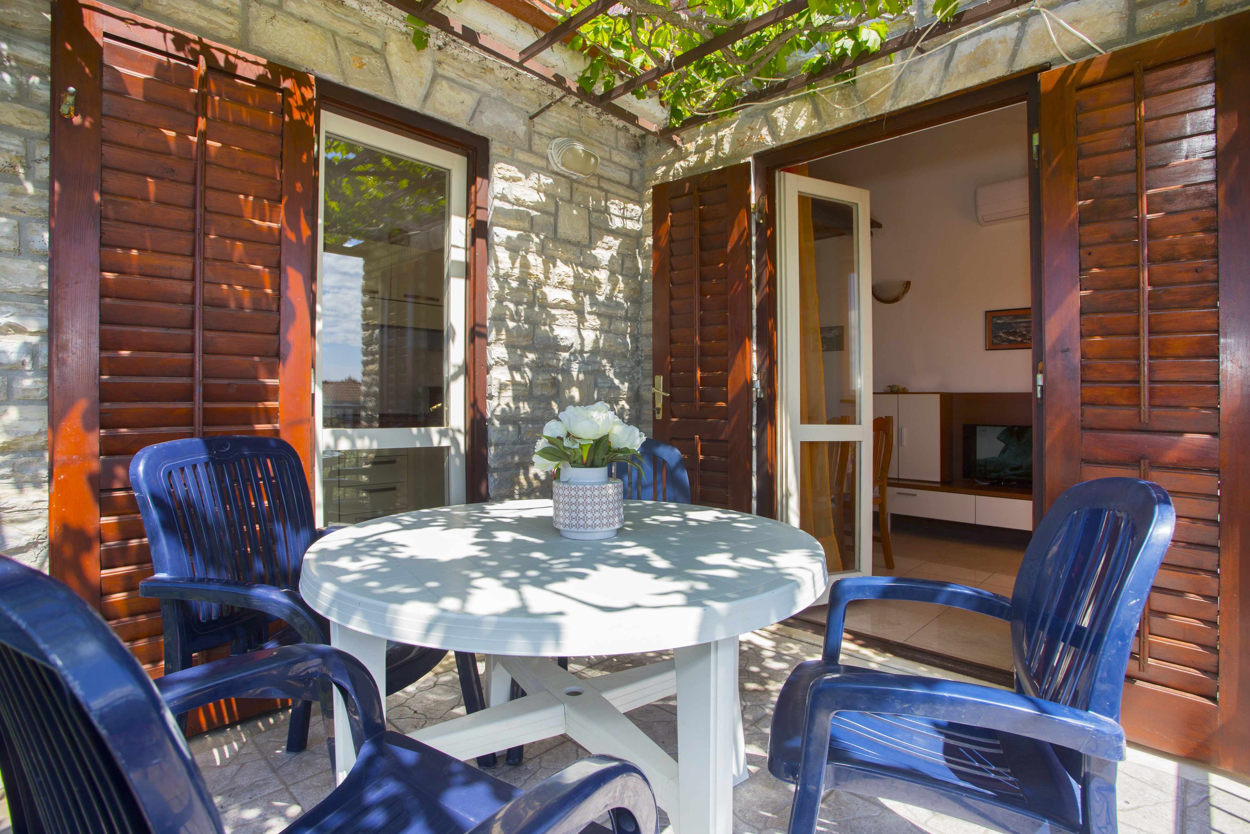 2-Zimmer-Ferienwohnung mit Balkon und Meerblick Maslinica, Solta A-131