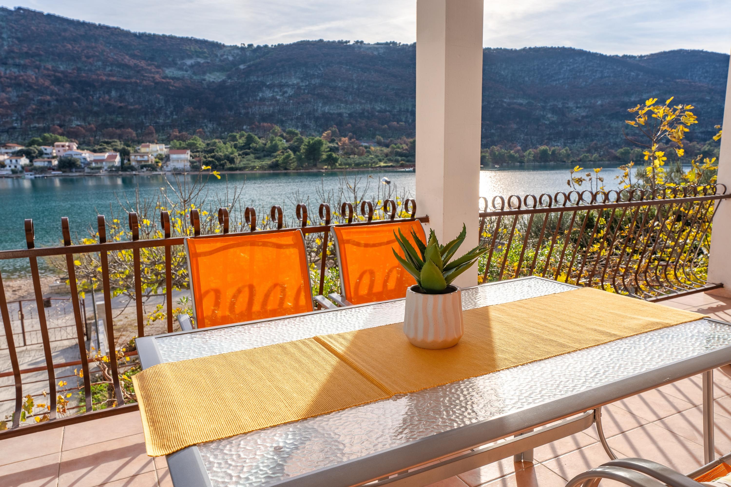 1-Zimmer-Ferienwohnung am Strand Grebastica, Sibenik A-13942-a