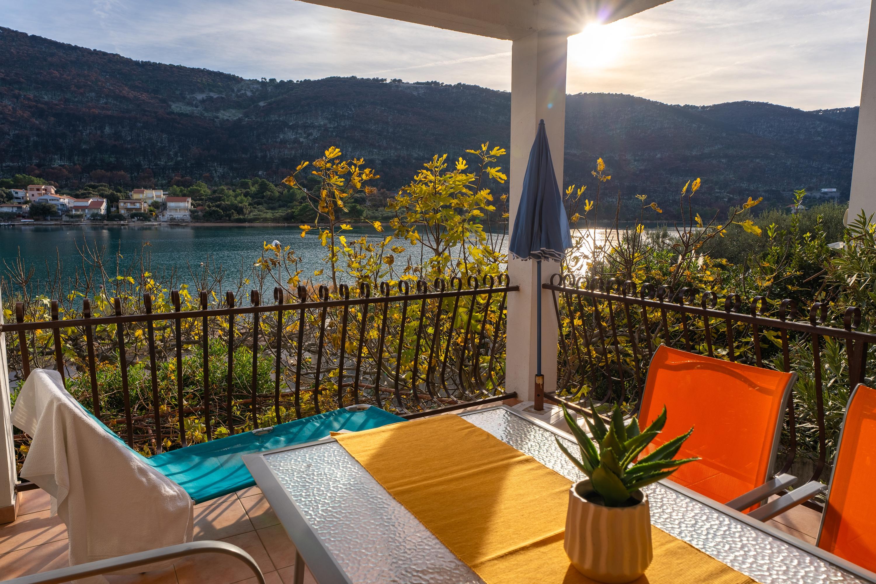 1-Zimmer-Ferienwohnung am Strand Grebastica, Sibenik A-13942-b