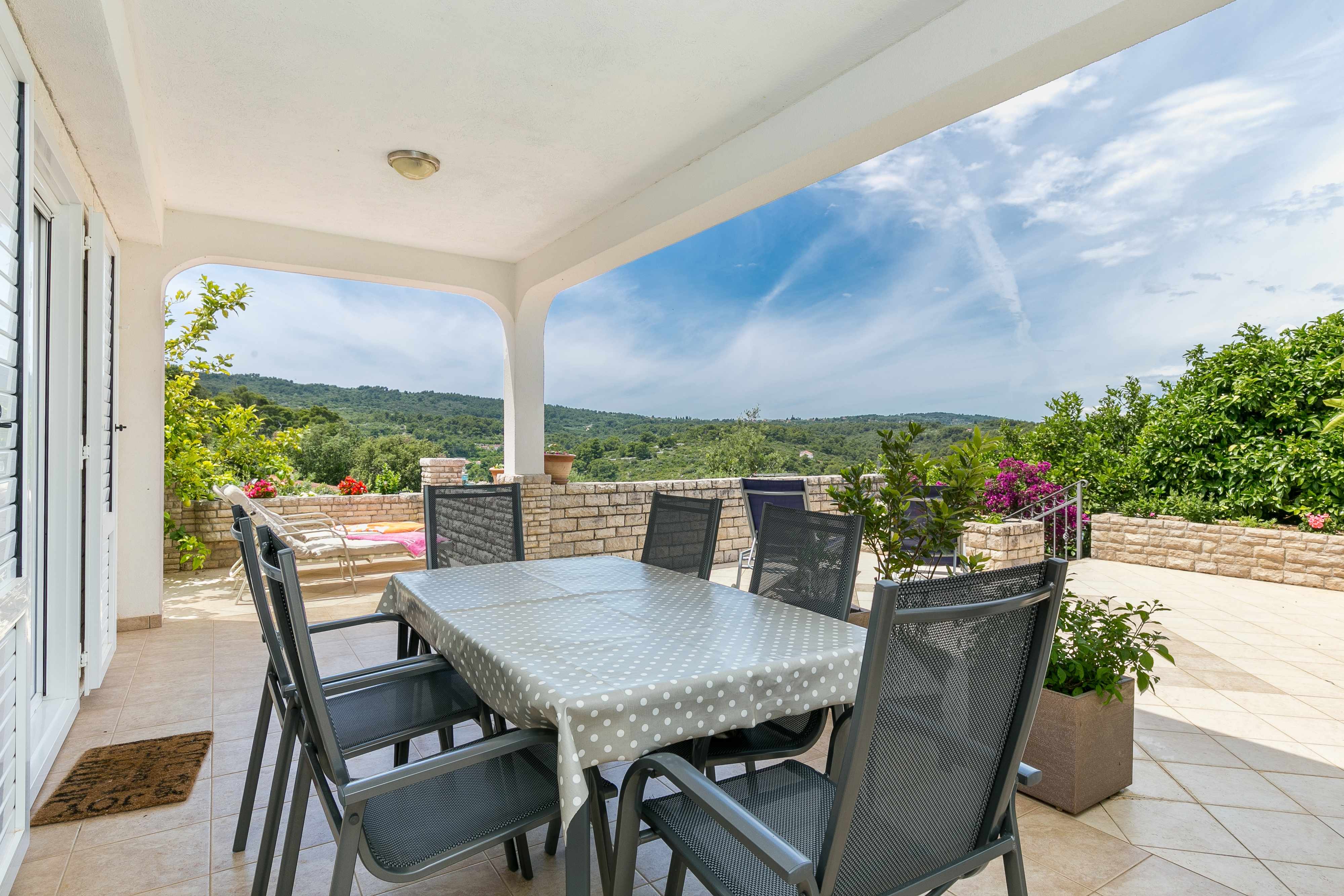 2-Zimmer-Ferienwohnung mit Terrasse und Meerblick Necujam, Solta A-208