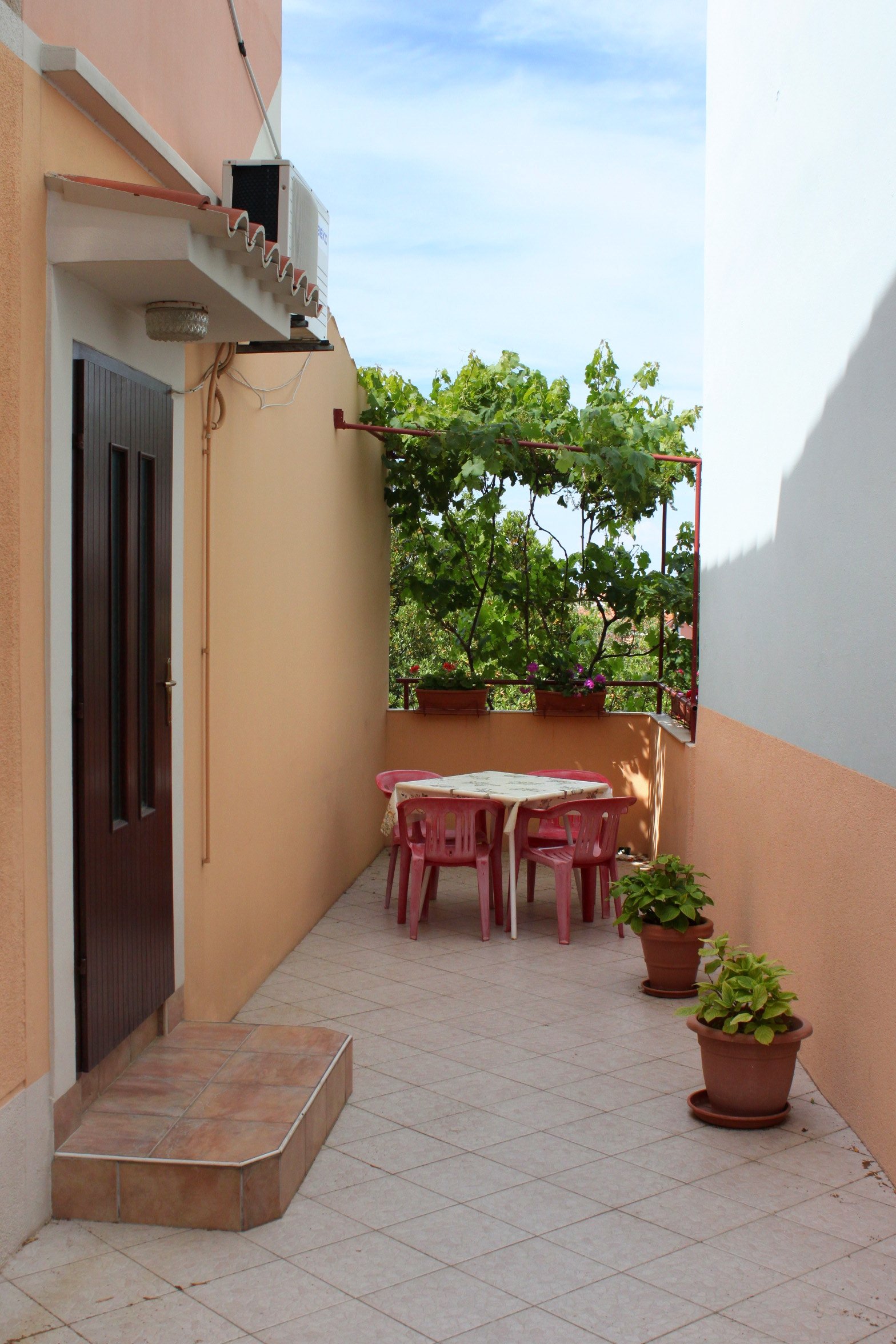 2-Zimmer-Ferienwohnung mit Terrasse und Meerblick Mali Losinj, Losinj