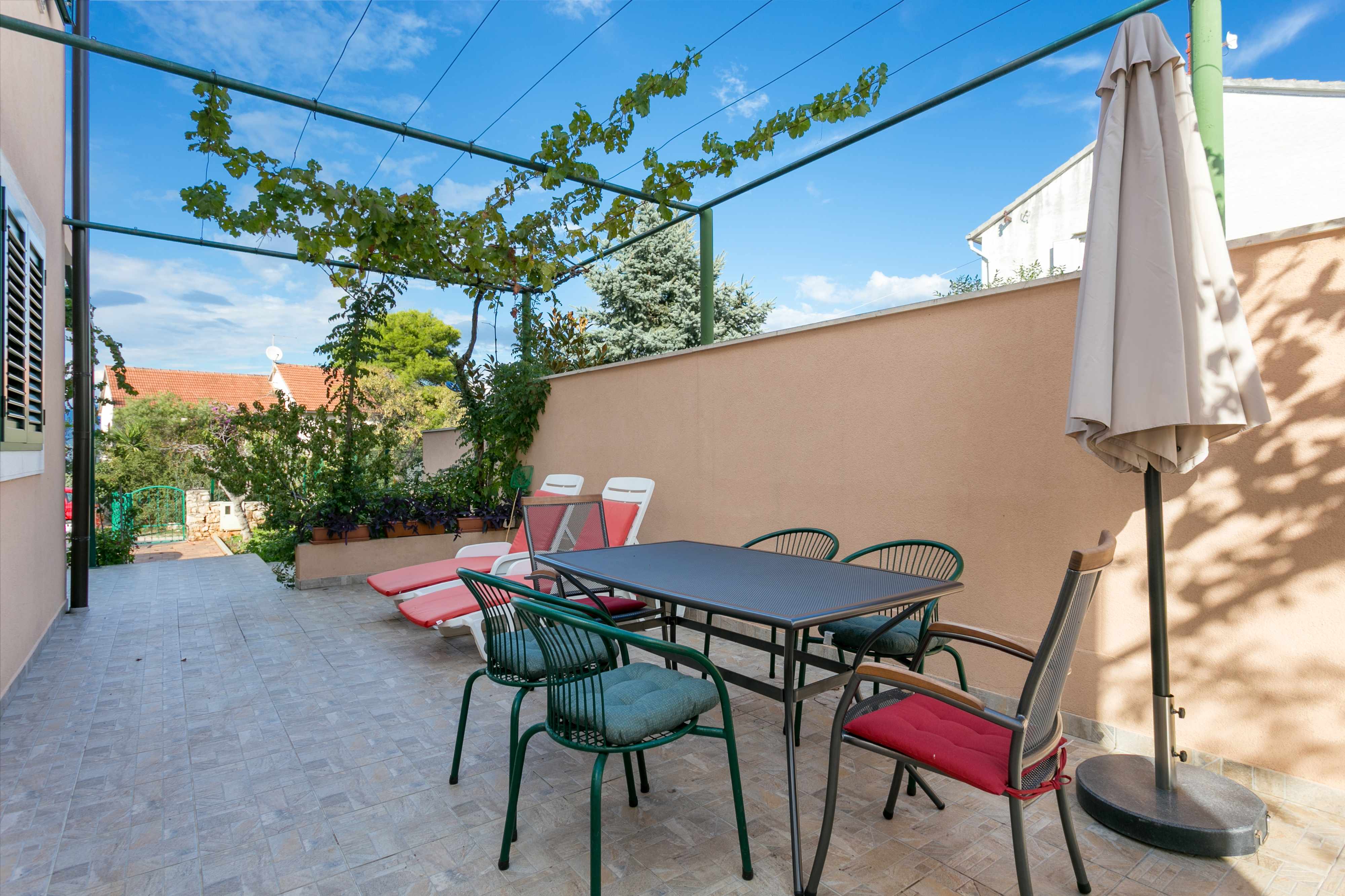 2-Zimmer-Ferienwohnung mit Terrasse und Meerblick Mirca, Brac A-2854-a