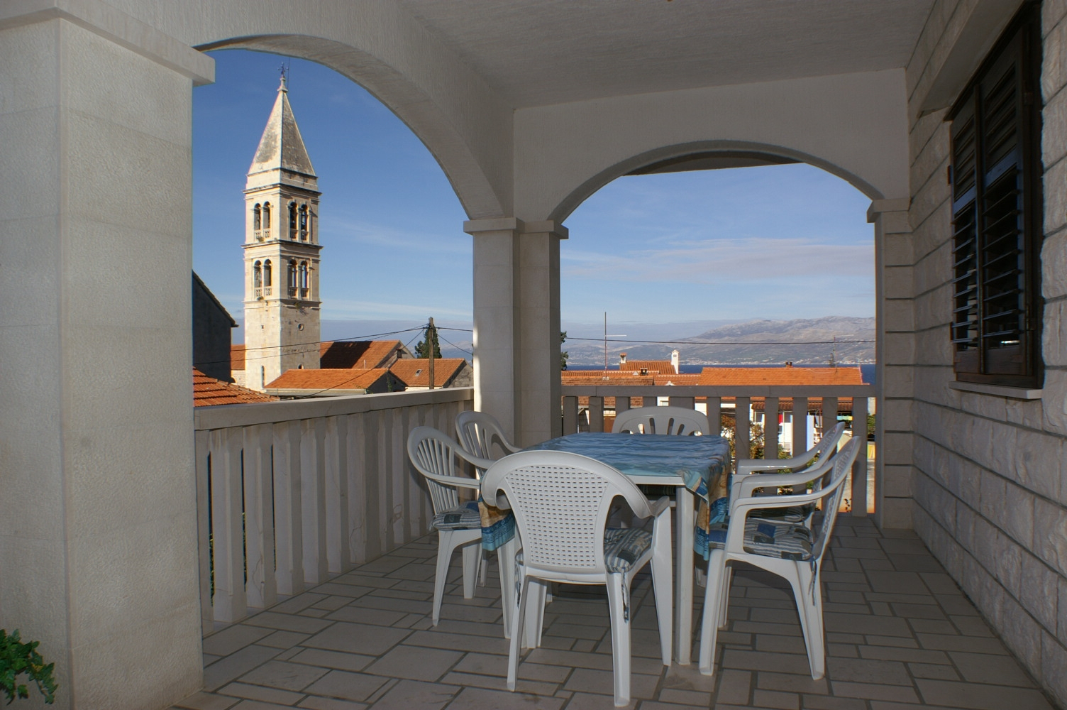 3-Zimmer-Ferienwohnung mit Terrasse und Meerblick Supetar, Brac A-2956