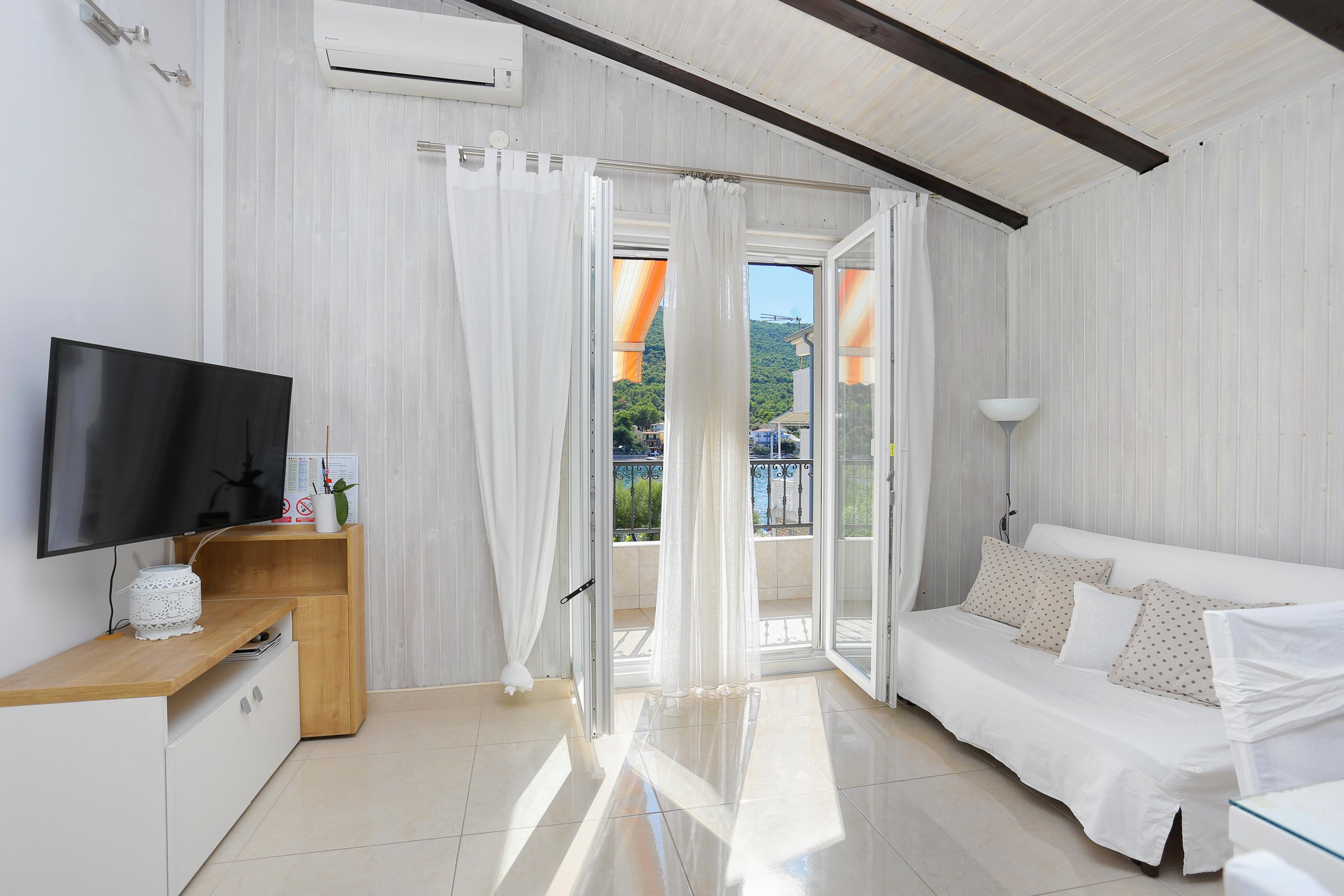 2-Zimmer-Ferienwohnung am Strand Grebastica, Sibenik A-10366-a
