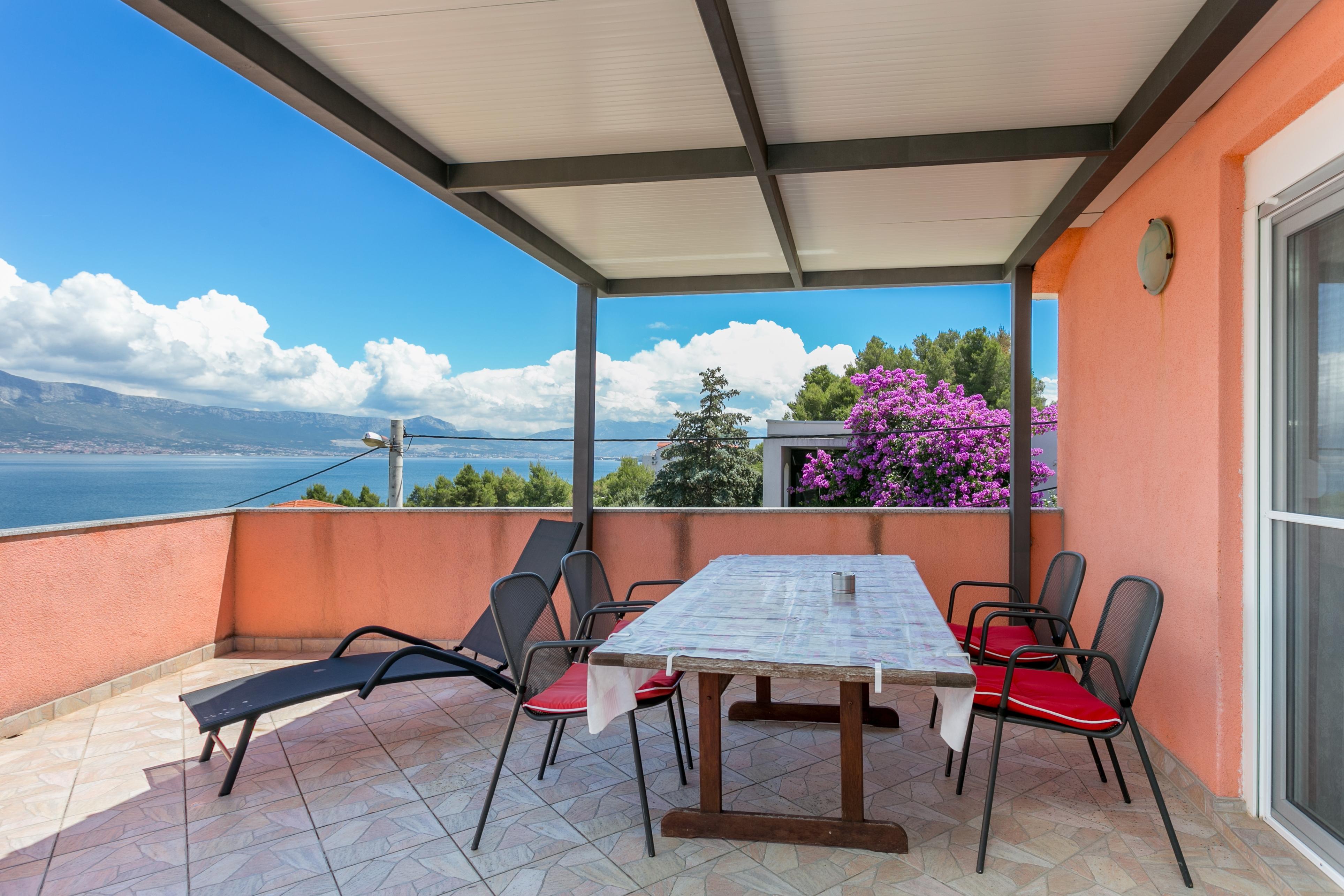 2-Zimmer-Ferienwohnung mit Terrasse und Meerblick Slatine, Ciovo A-111