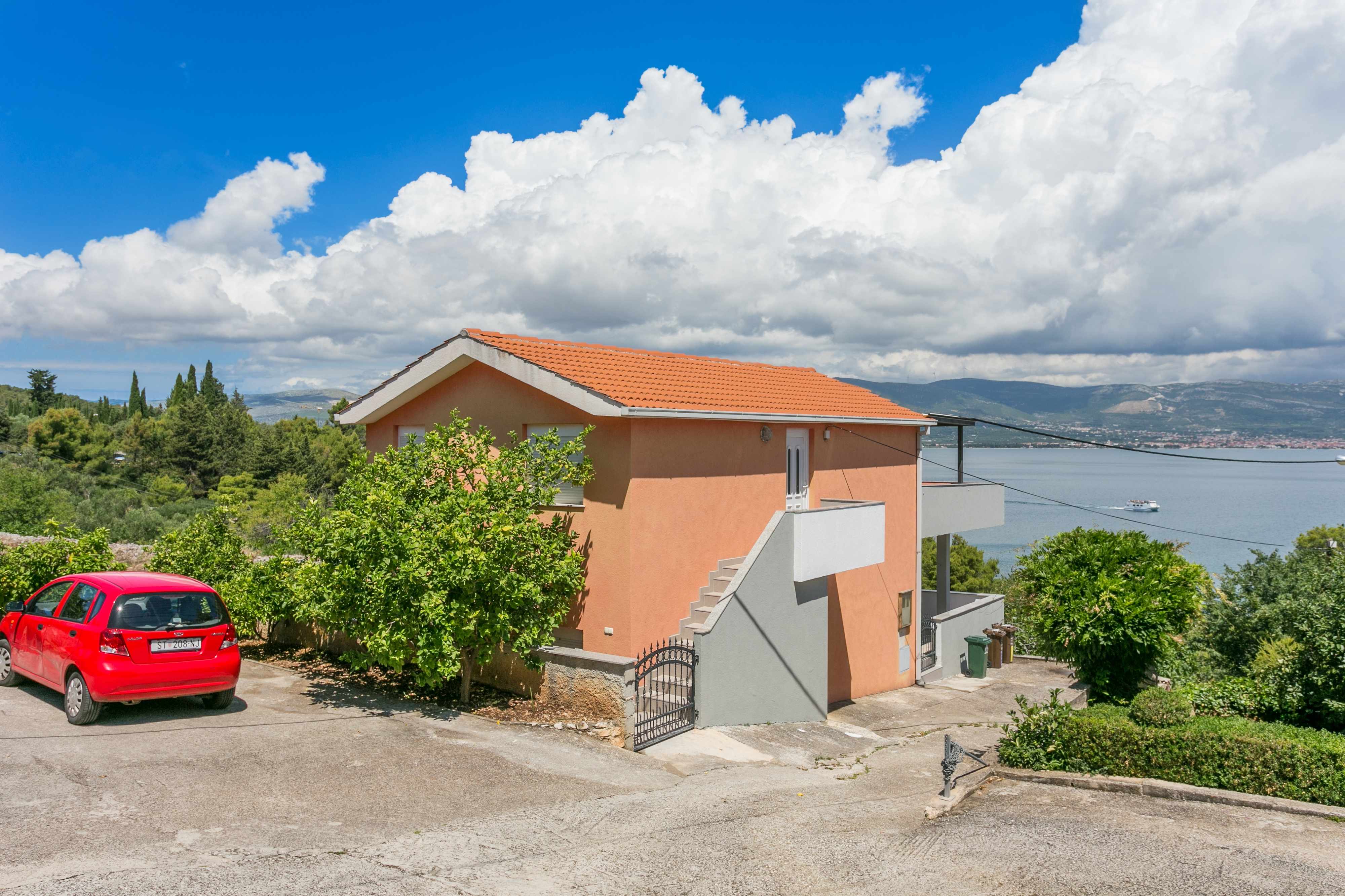 2-Zimmer-Ferienwohnung mit Terrasse und Meerblick Slatine, Ciovo A-111