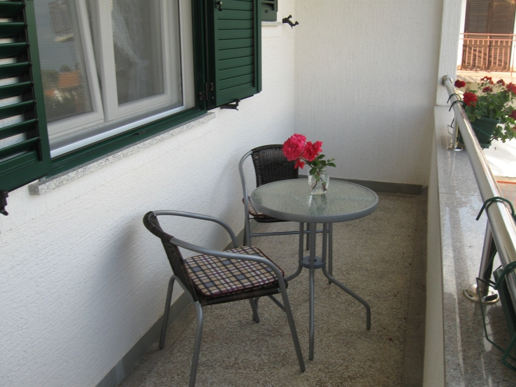 3-Zimmer-Ferienwohnung mit Terrasse Brodarica, Sibenik A-11262-a