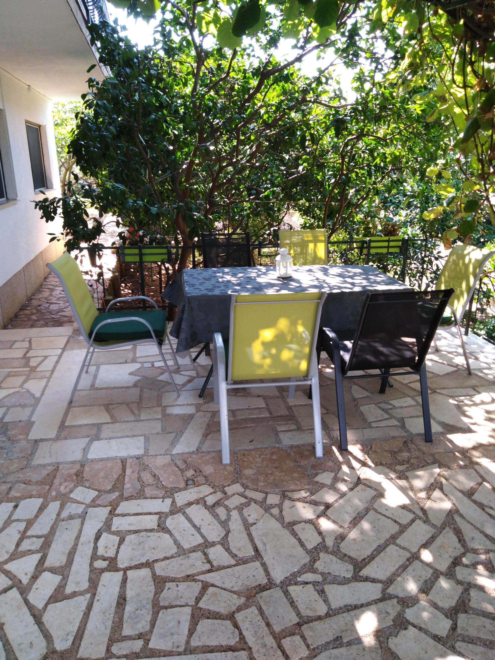 3-Zimmer-Ferienwohnung mit Terrasse Trogir A-11316-a