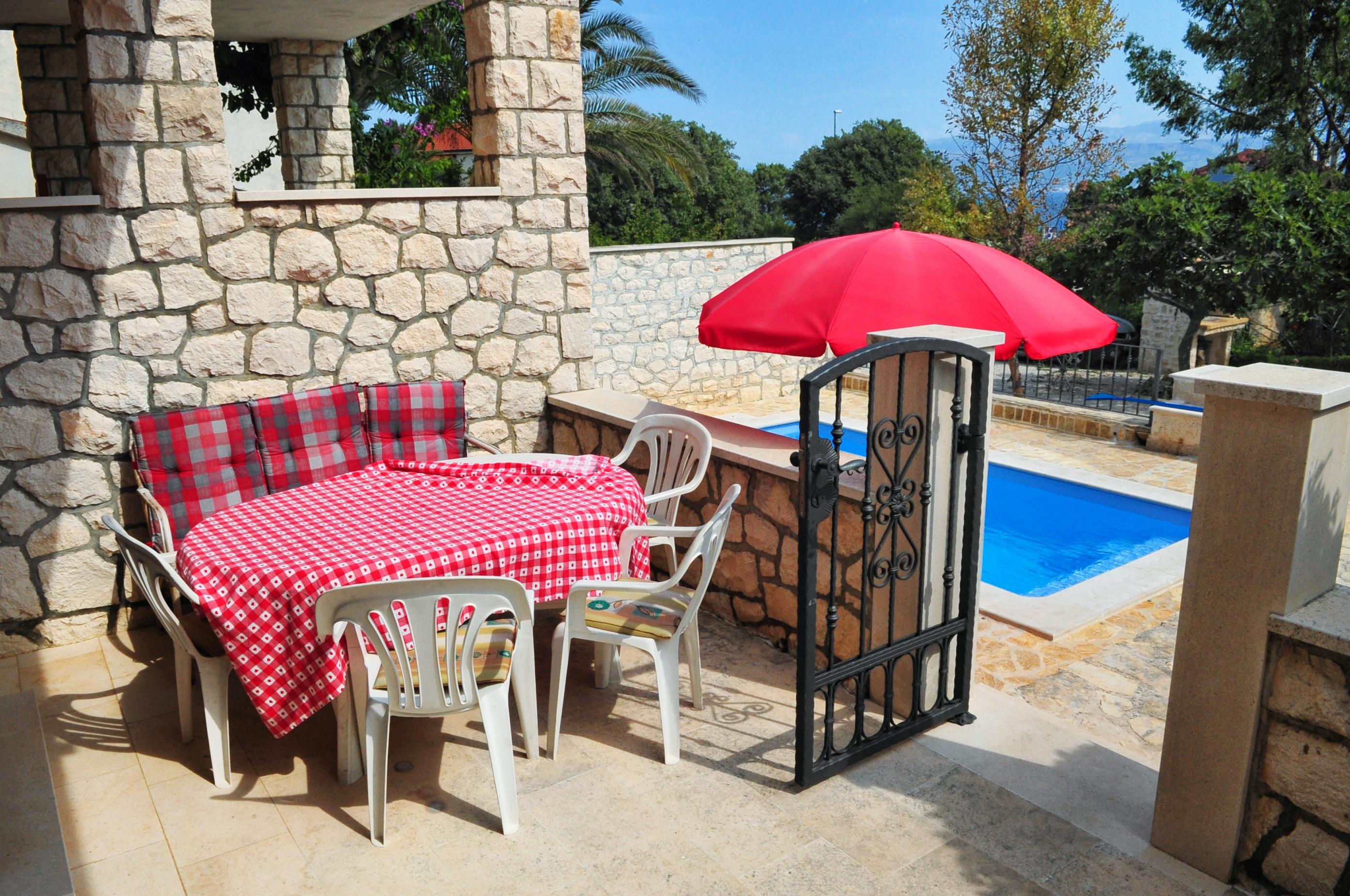 3-Zimmer-Ferienwohnung mit Terrasse und Meerblick Supetar, Brac A-1136