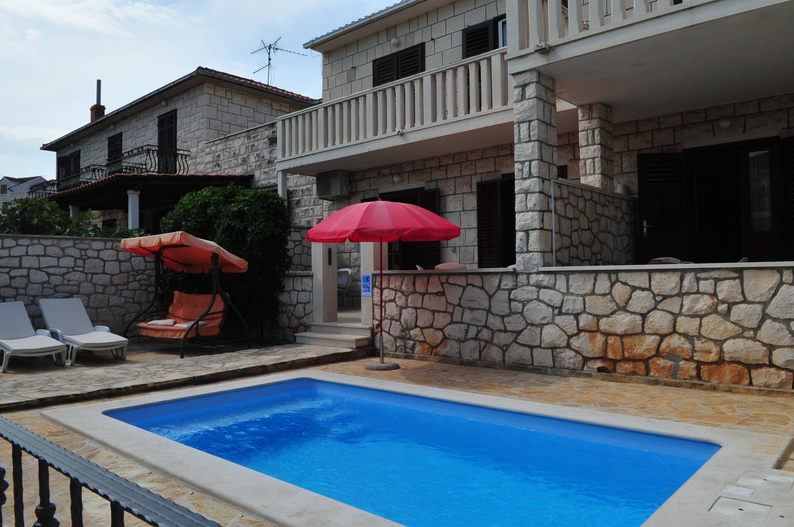 3-Zimmer-Ferienwohnung mit Terrasse und Meerblick Supetar, Brac A-1136