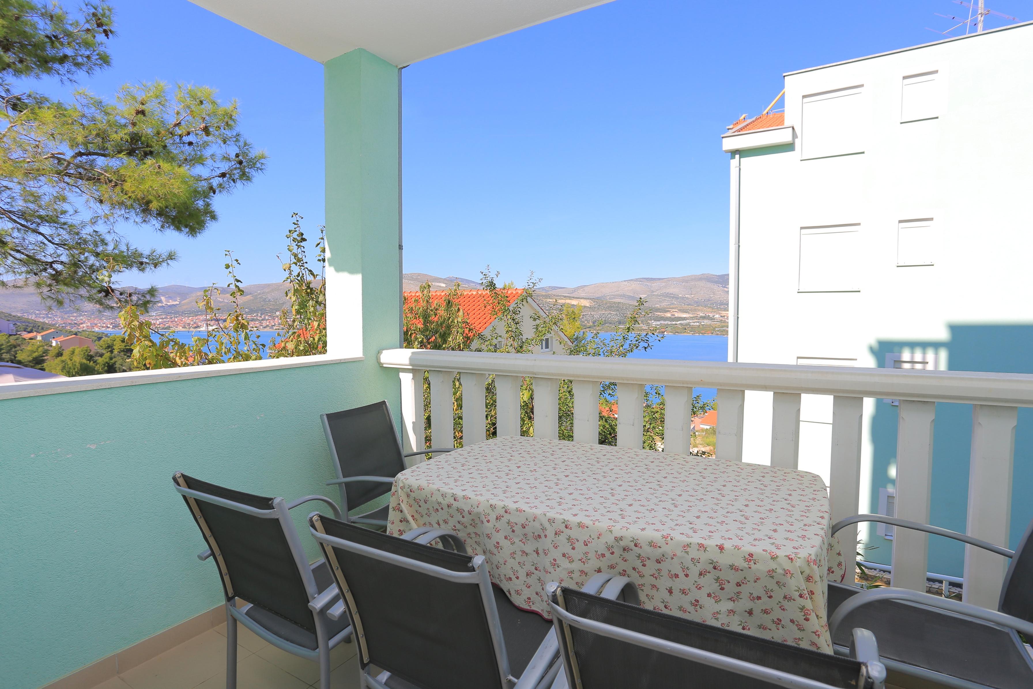 2-Zimmer-Ferienwohnung mit Terrasse und Meerblick Mastrinka, Ciovo A-1