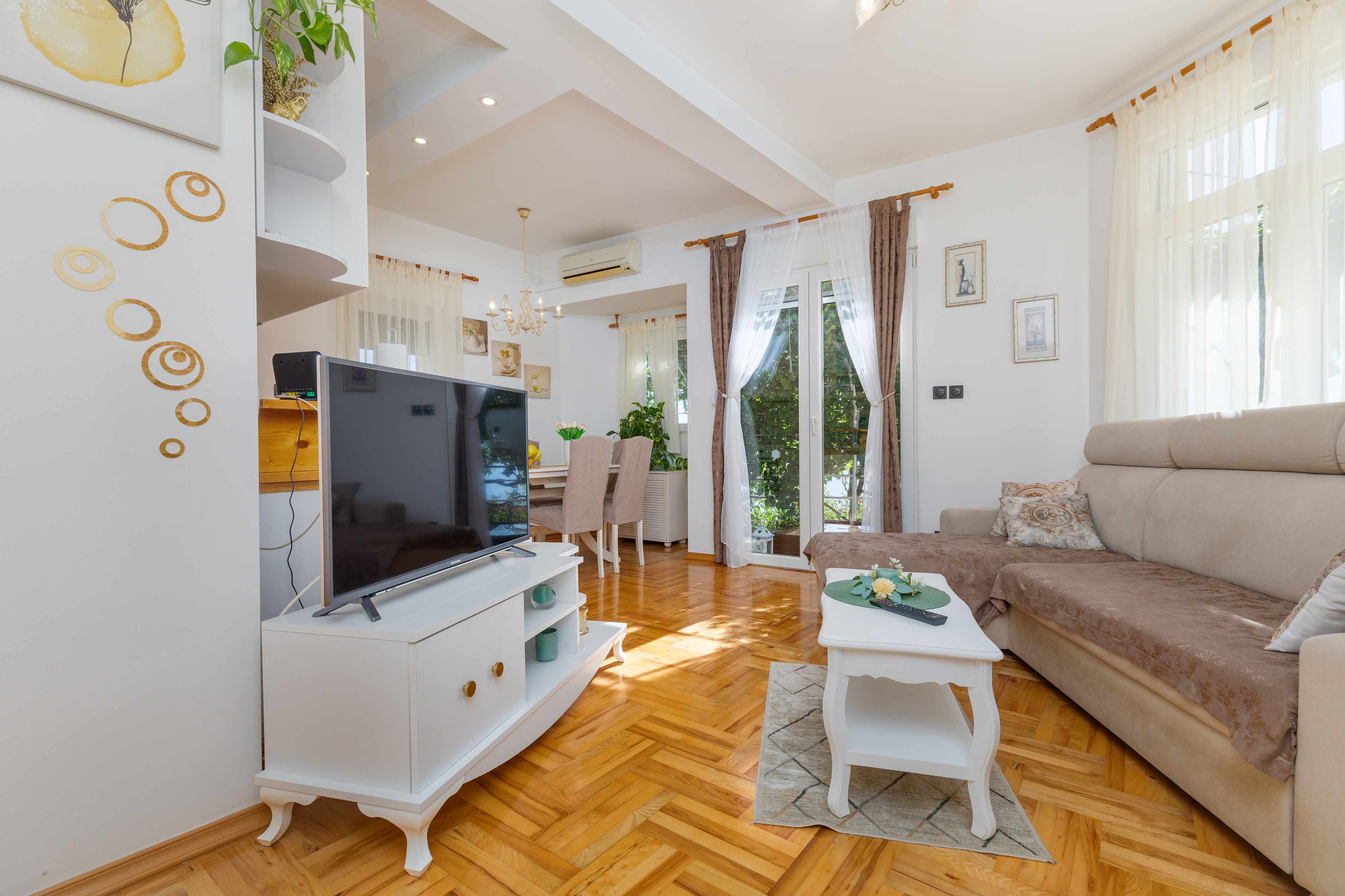 2-Zimmer-Ferienwohnung mit Terrasse und Meerblick Zavode, Omis A-12075