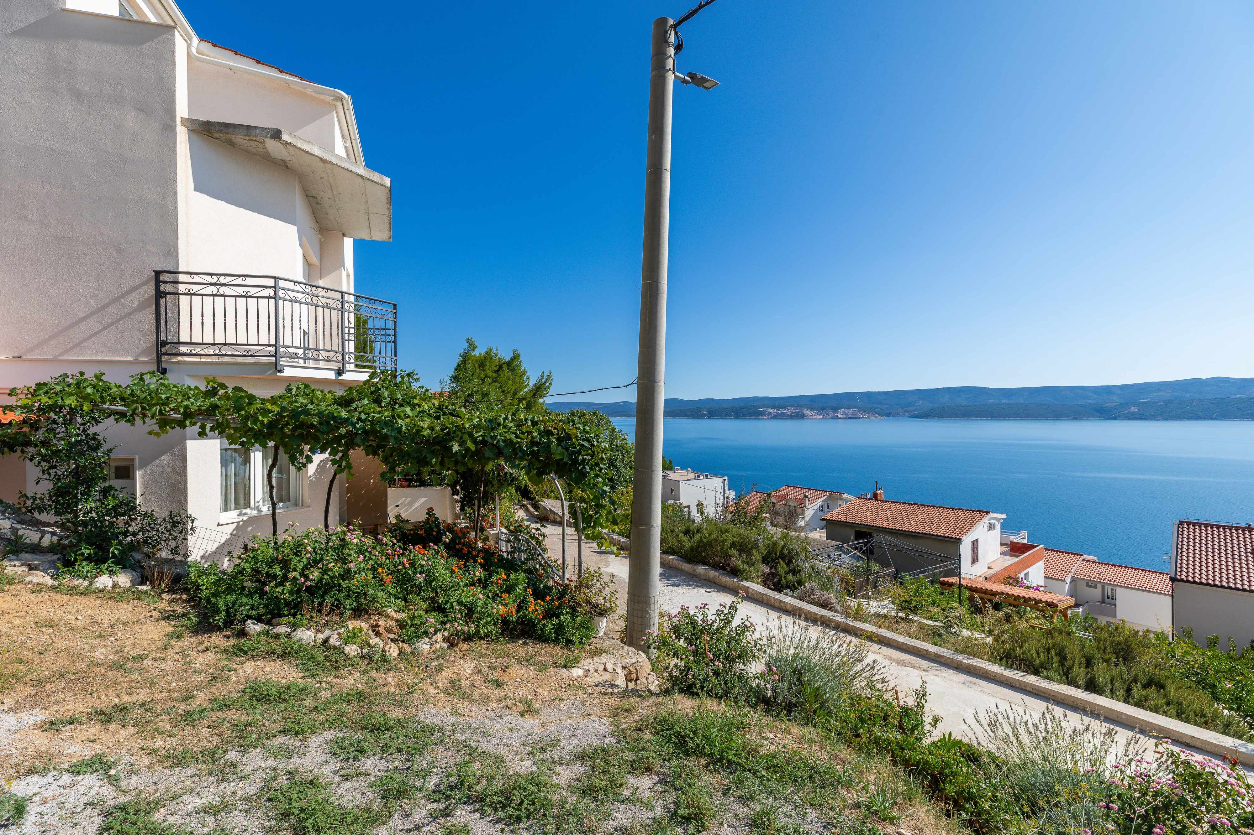 2-Zimmer-Ferienwohnung mit Terrasse und Meerblick Zavode, Omis A-12075