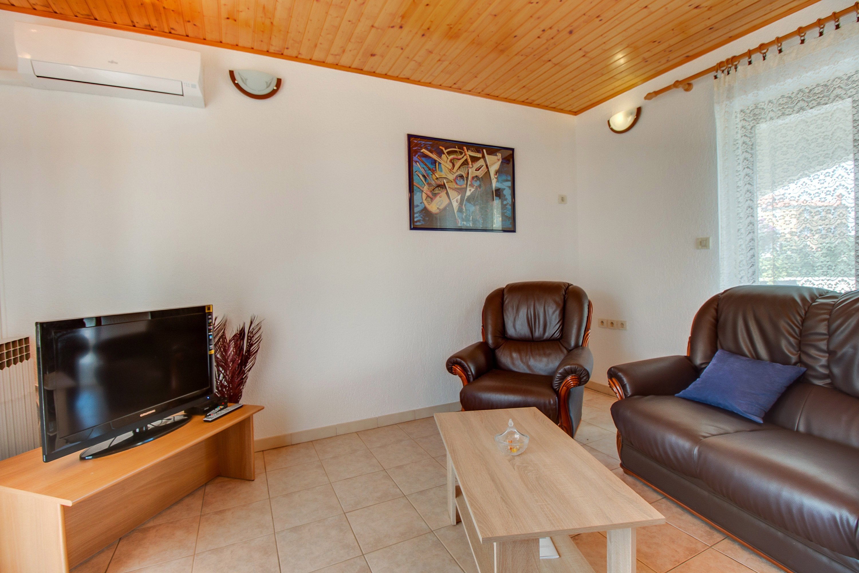 3-Zimmer-Ferienwohnung mit Terrasse Nerezine, Losinj A-12149-a