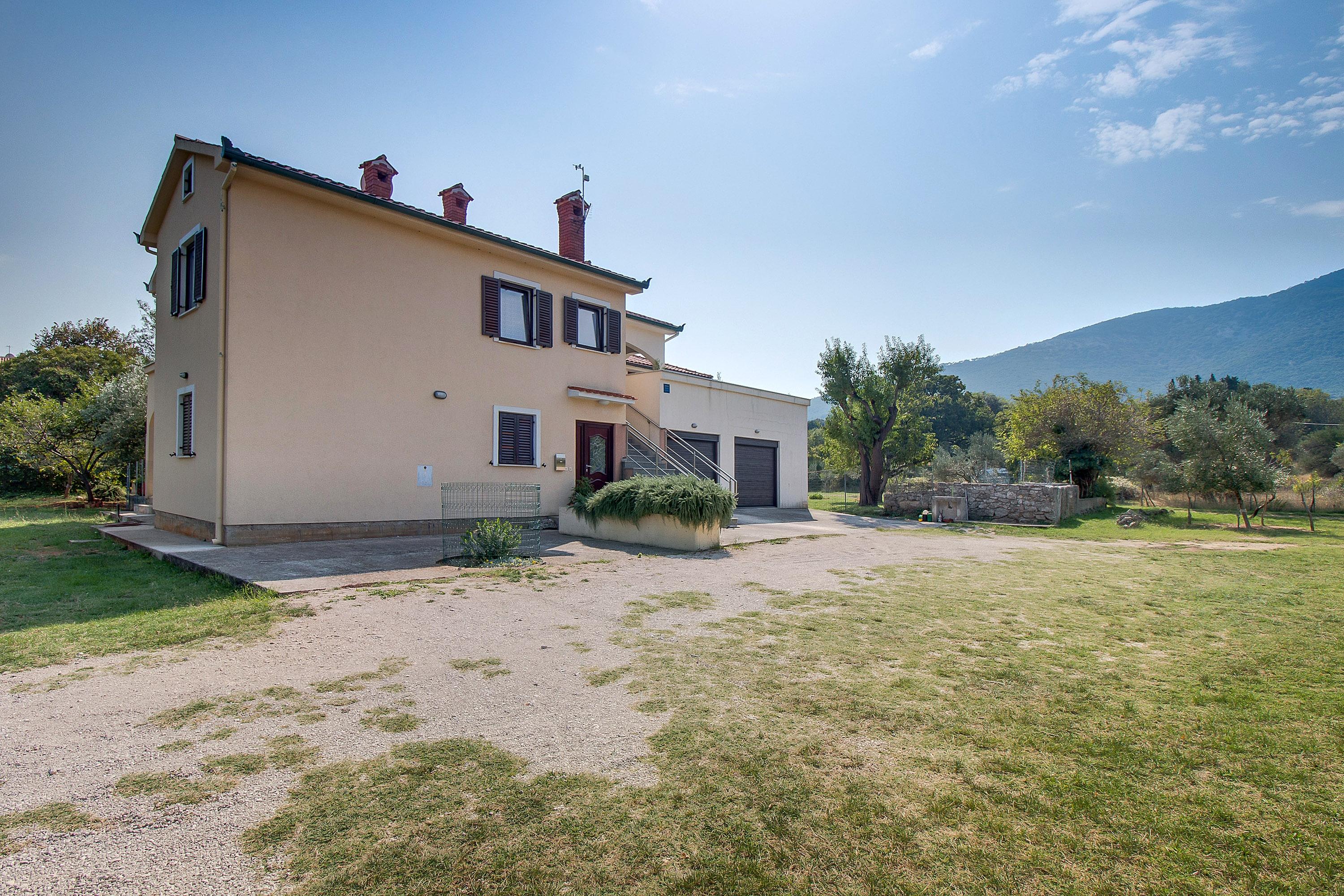 3-Zimmer-Ferienwohnung mit Terrasse Nerezine, Losinj A-12149-a