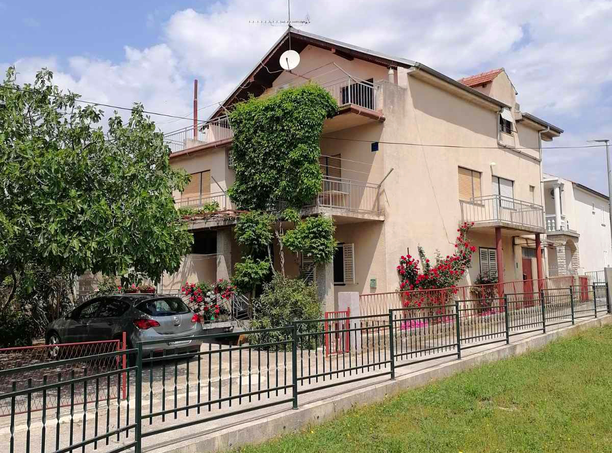 3-Zimmer-Ferienwohnung mit Terrasse Pirovac, Sibenik A-14637-a
