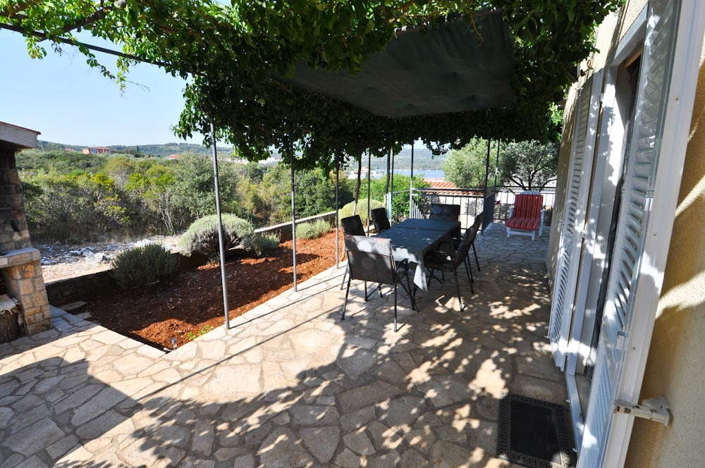 3-Zimmer-Ferienwohnung mit Terrasse und Meerblick Necujam, Solta A-147